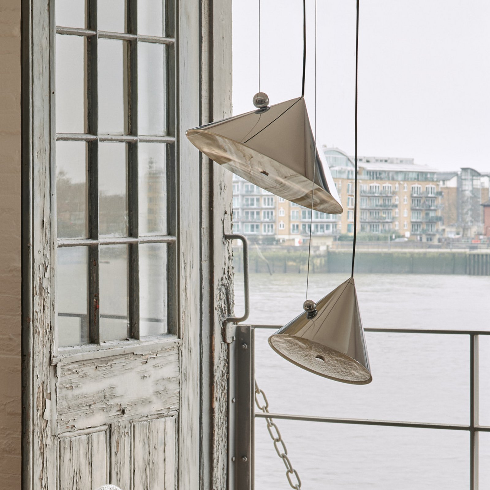 Pose LED-hængelampe, sølv, Ø 25 cm stål dæmpbar - Tom Dixon Pose LED-hængelampe, sølv, Ø 25 cm stål dæmpbar - Tom Dixon