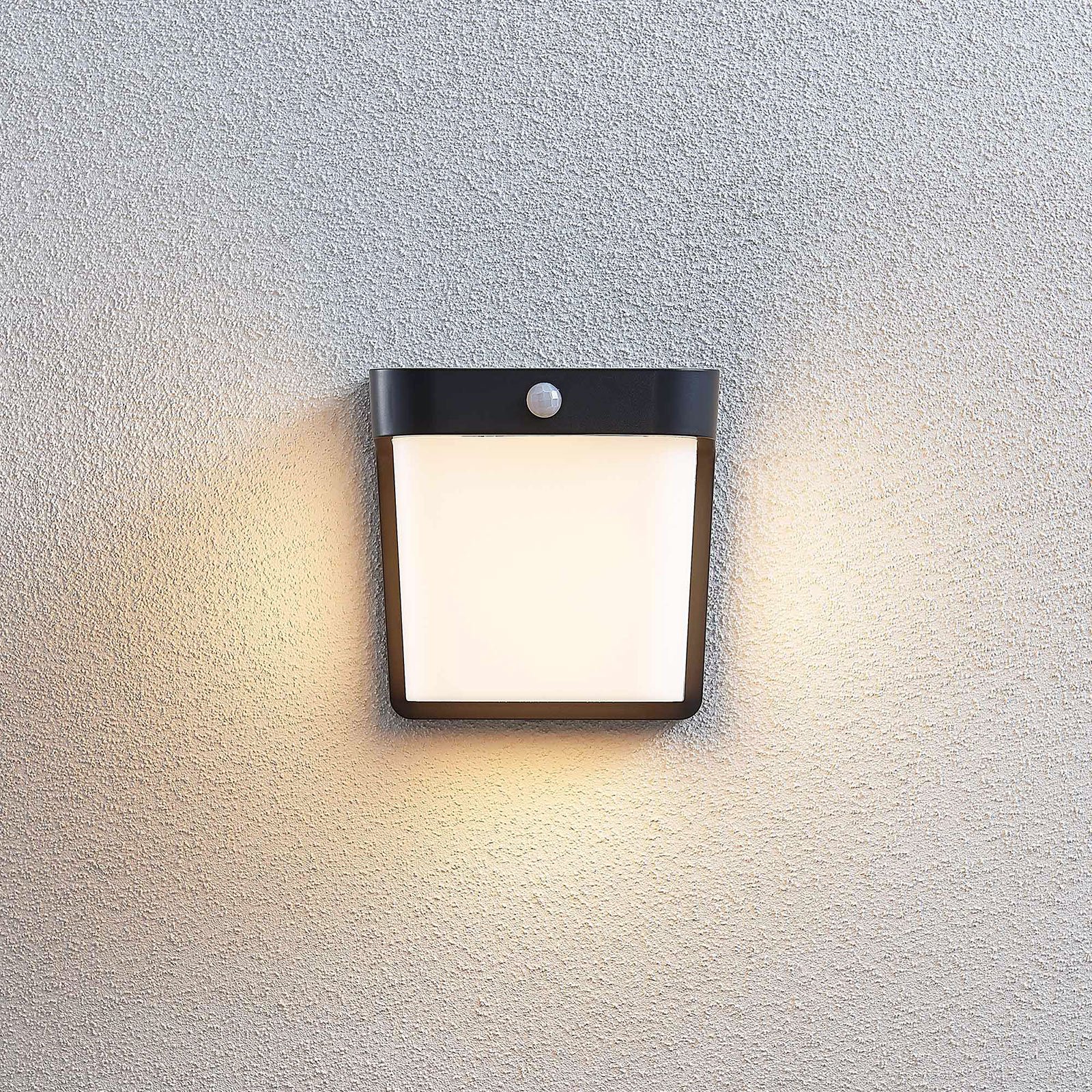 LED venkovní nástěnné svítidlo Adenike se senzorem