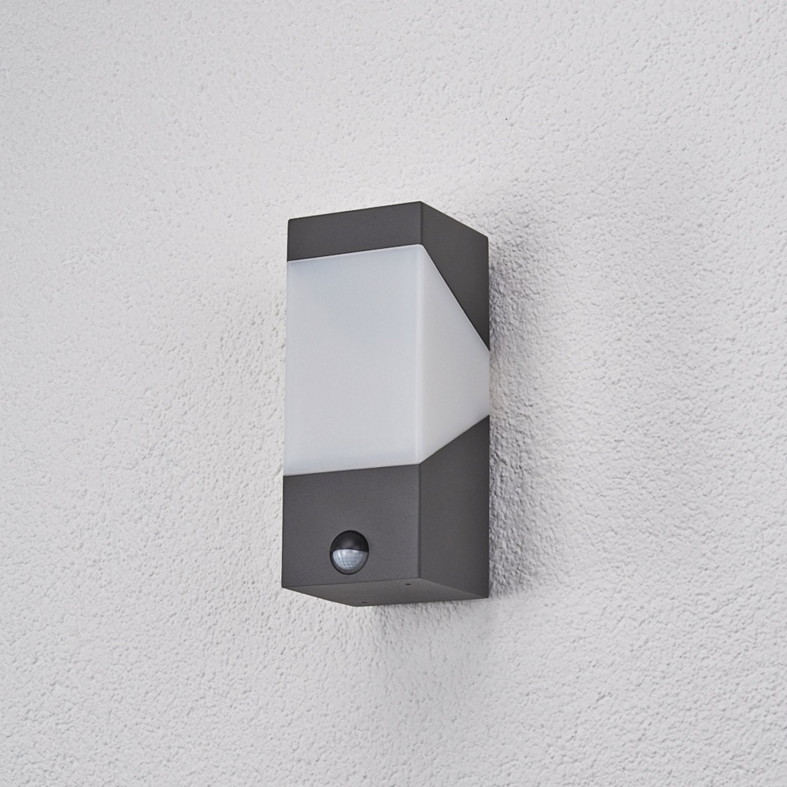 Kiran Buiten Wandlamp w/Sensor Graphite - Lucande