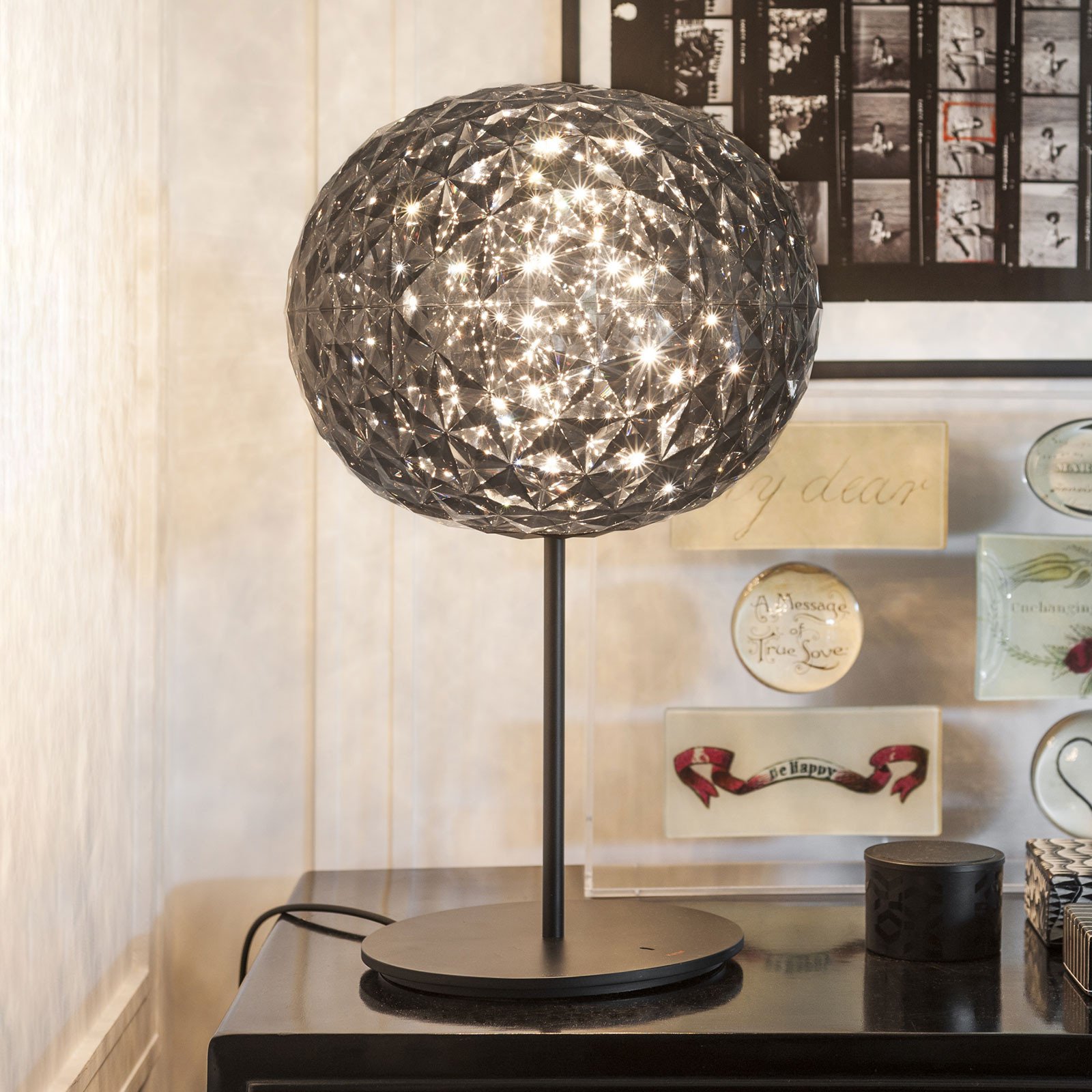 Kartell Planet lampă masă LED cu picior gri fum - Camera de zi / sufragerie - design - aluminiu lucios gri fumuriu - Plastic