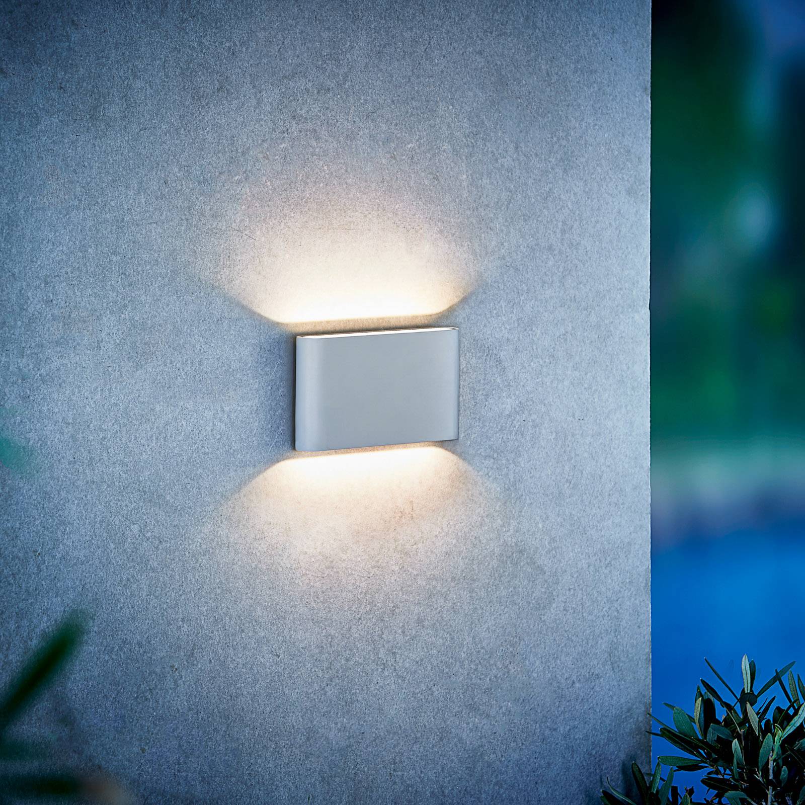 LED buitenwandlamp Kinver in vlakke vorm, wit