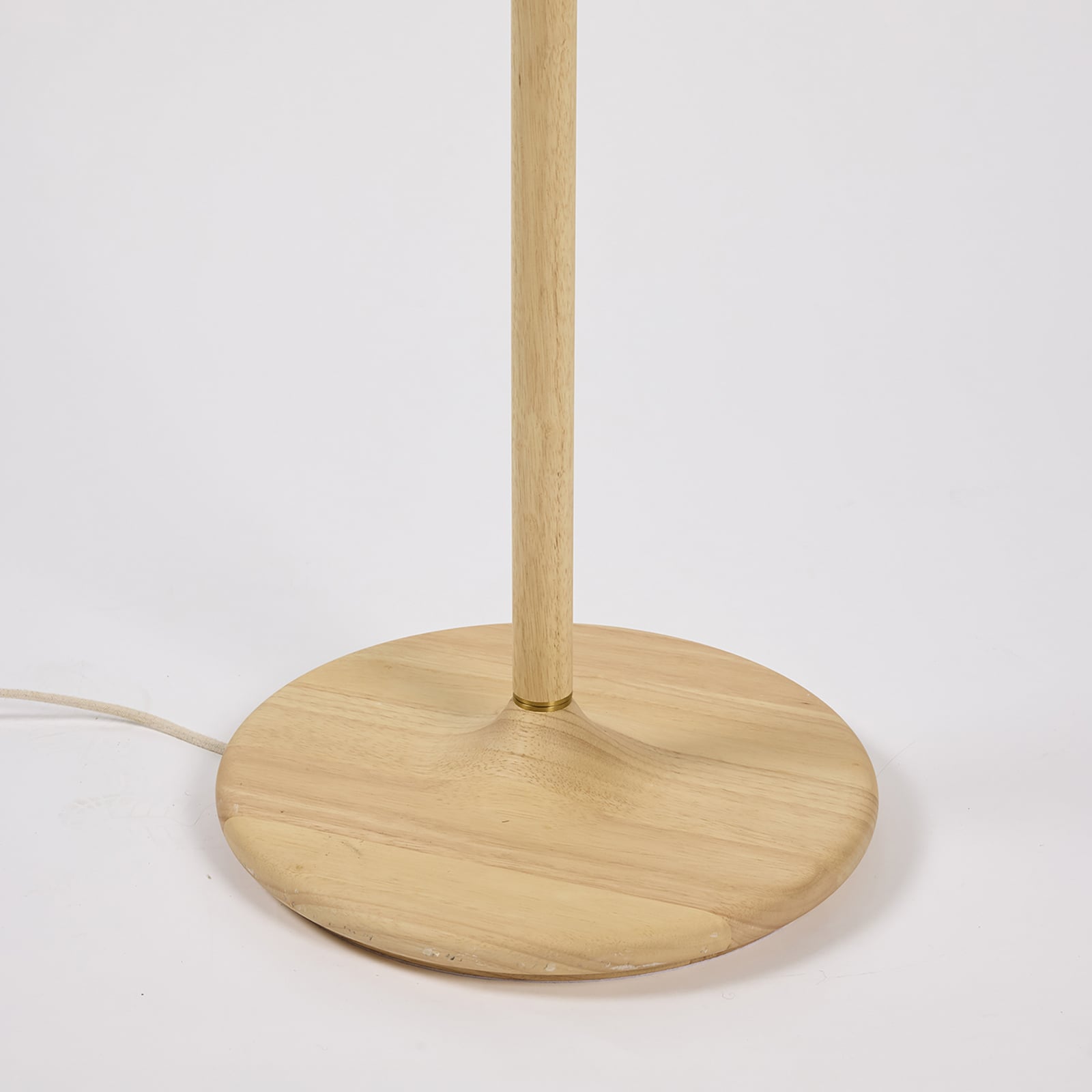 MARKET SET Gulvlampe Coquillage, naturfarvet hør/træ, E27