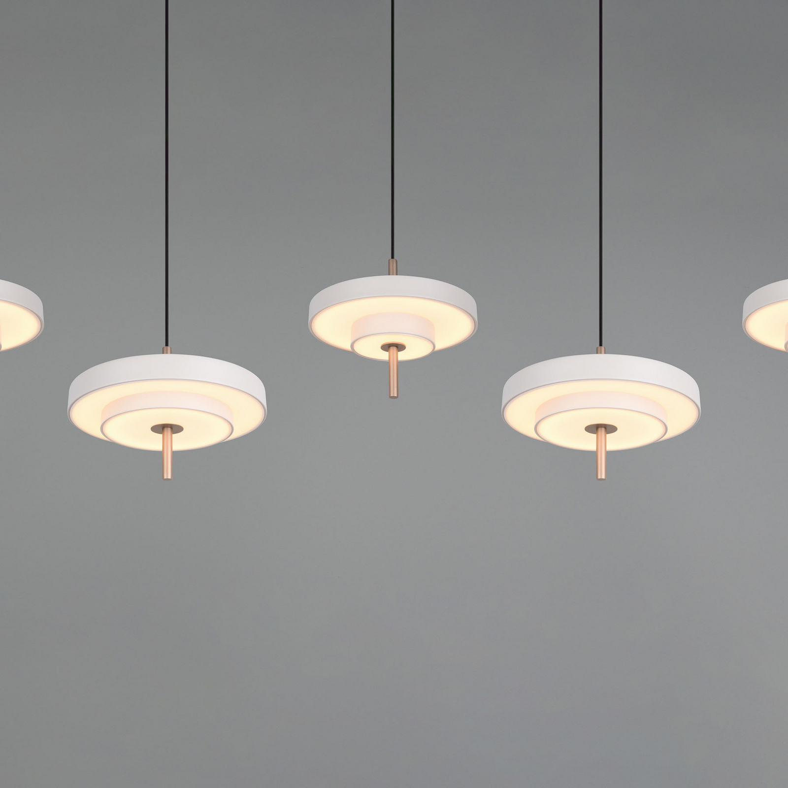 LED hanglamp Keaton, lichtgrijs, lengte 140 cm, CCT, 5-lamps. LED hanglamp Keaton, lichtgrijs, lengte 140 cm, CCT, 5-lamps.