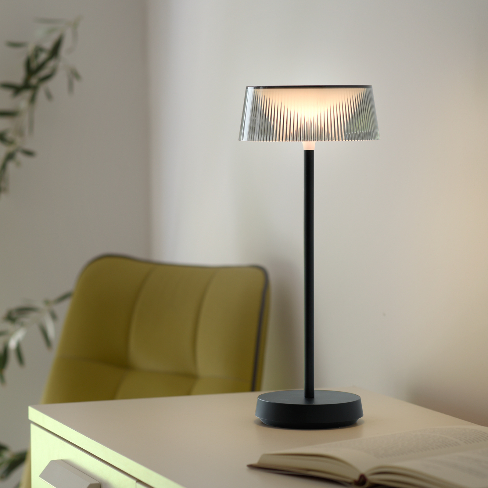 LED stolní lampa Dora, aku, stmívatelná IP44 černá