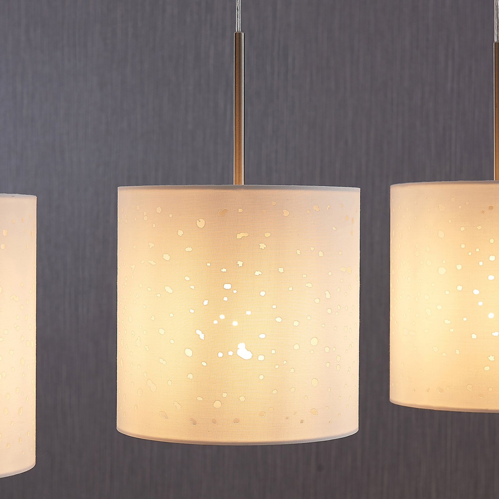 Pendelleuchte Umma, Lochdesign, 4 fl., weiß Pendelleuchte Umma, Lochdesign, 4 fl., weiß
