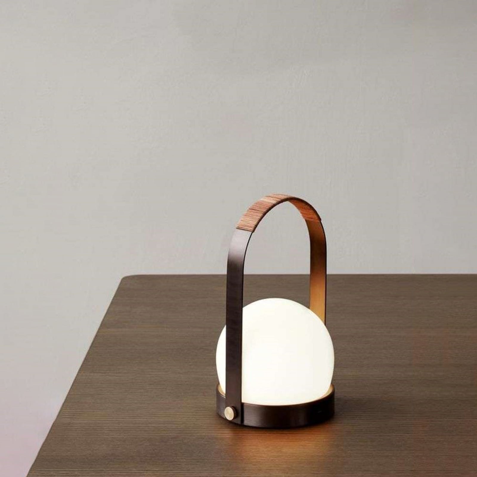 Carrie Portable Lampe de Table Bronzed Brass - Audo Copenhagen