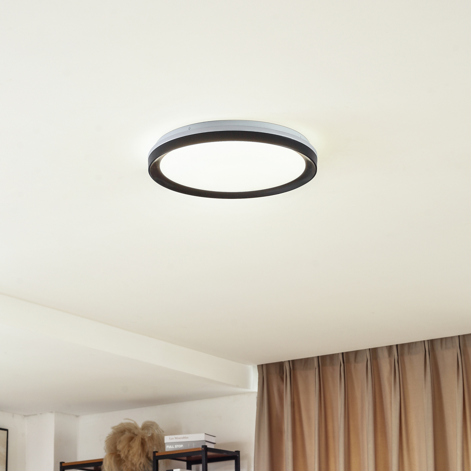 Lindby Smart Plafonnier LED Ardena, RGBIC, hauteur 8,5cm, Tuya