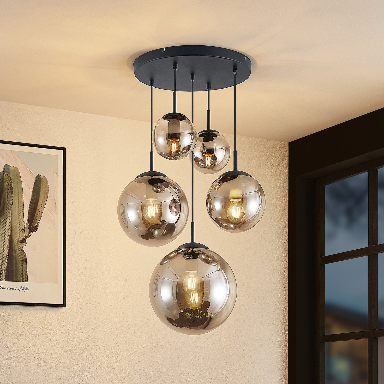 Lindby Teeja hanglamp, 5 glasbollen, rookgrijs