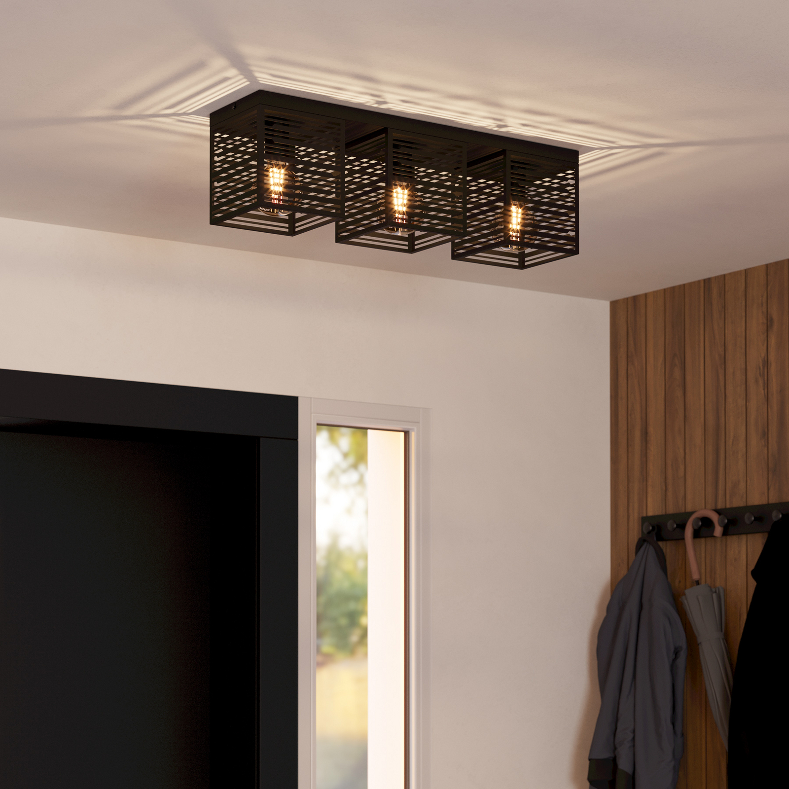 Plafonieră Piedritas, trei abajururi pătrate negre Plafonieră Piedritas, trei abajururi pătrate negre