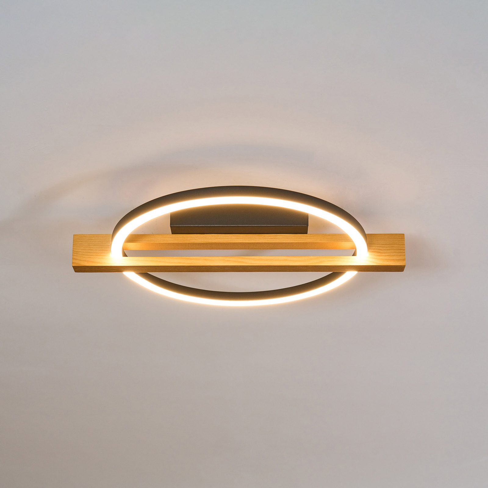 LED lubinis šviestuvas Tovak, pušis, ilgis 39 cm, mediena