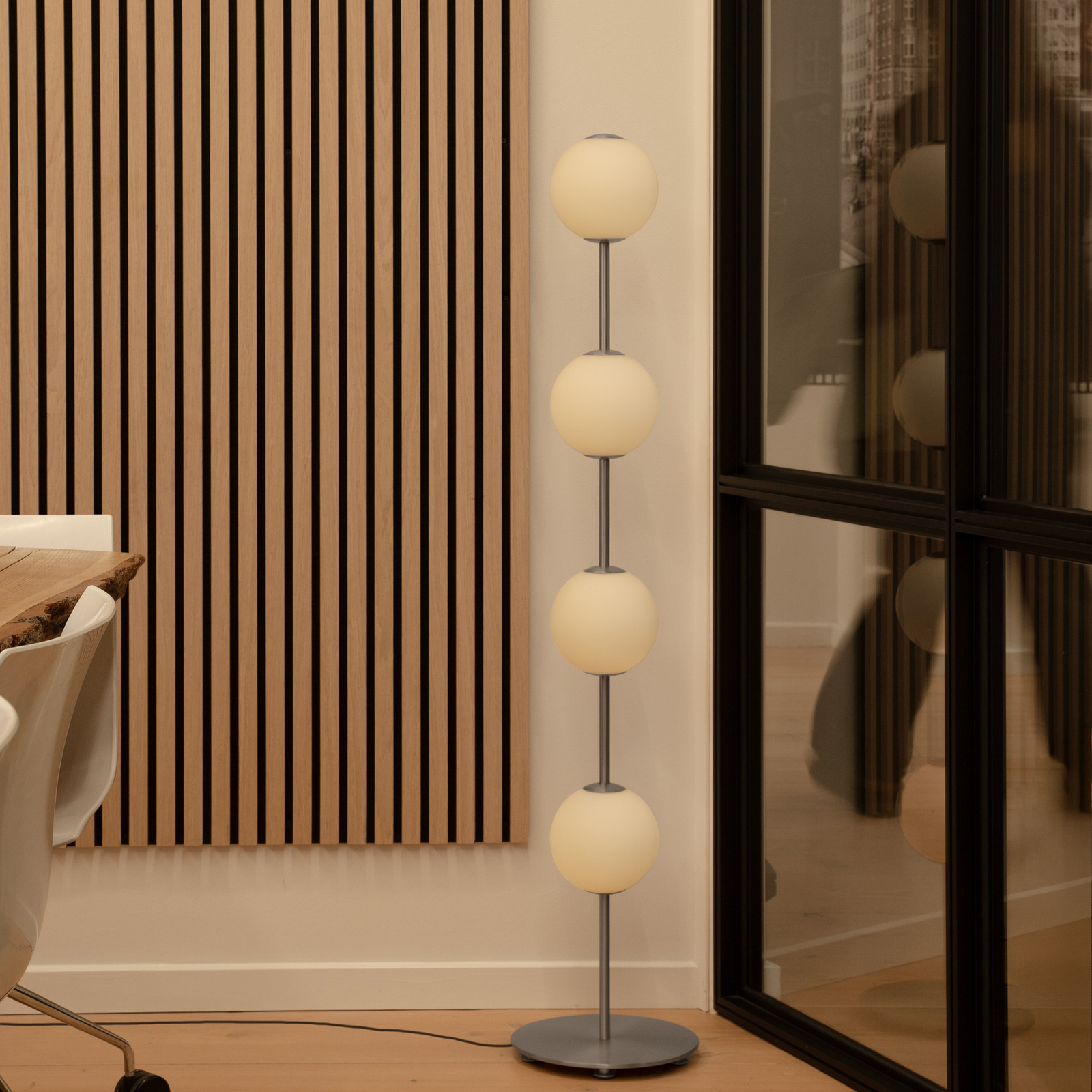 UMAGE LED-Stehlampe Audrey, stahlfarben, Höhe 128 cm, 4-flg.