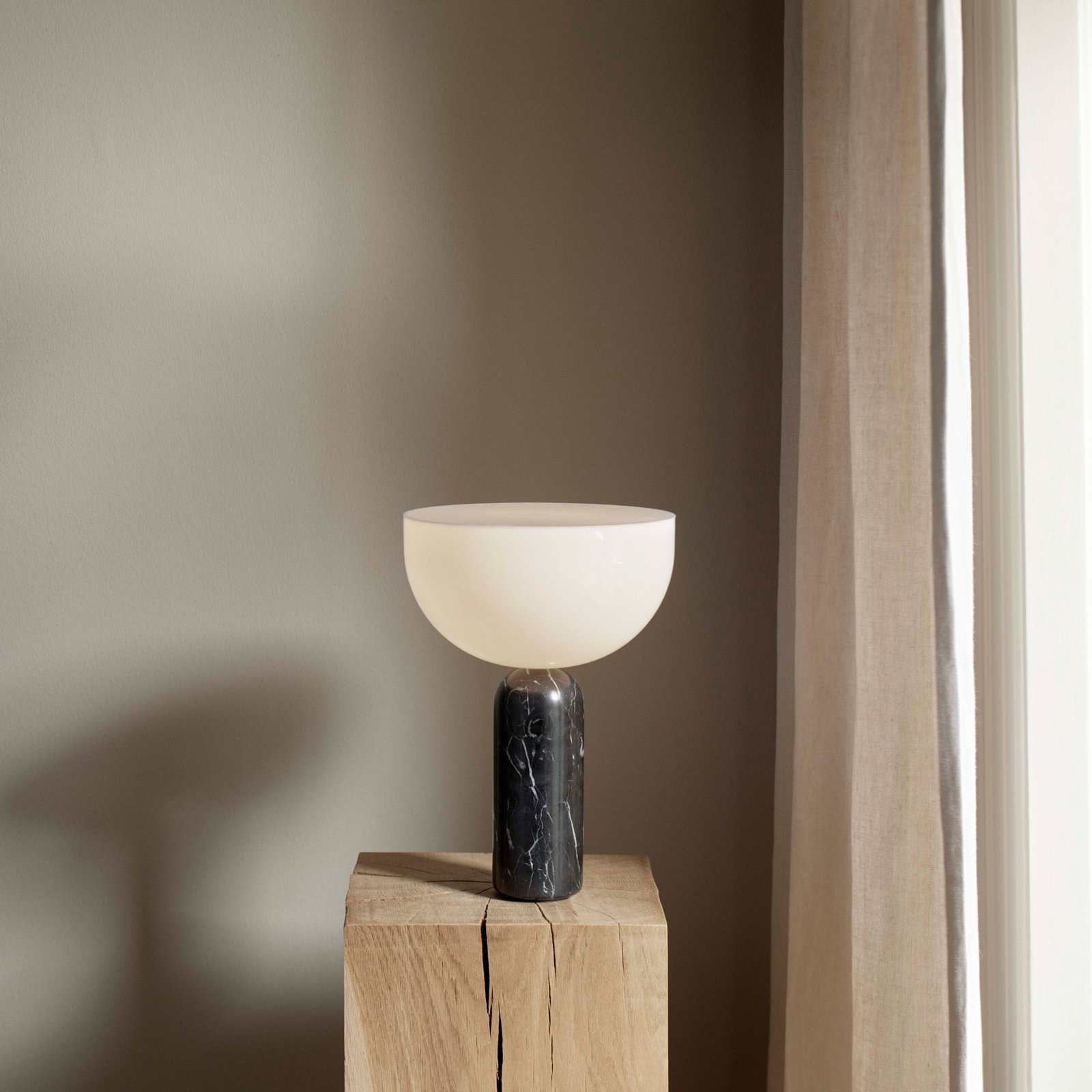 New Works Kizu Small lampada da tavolo, nero