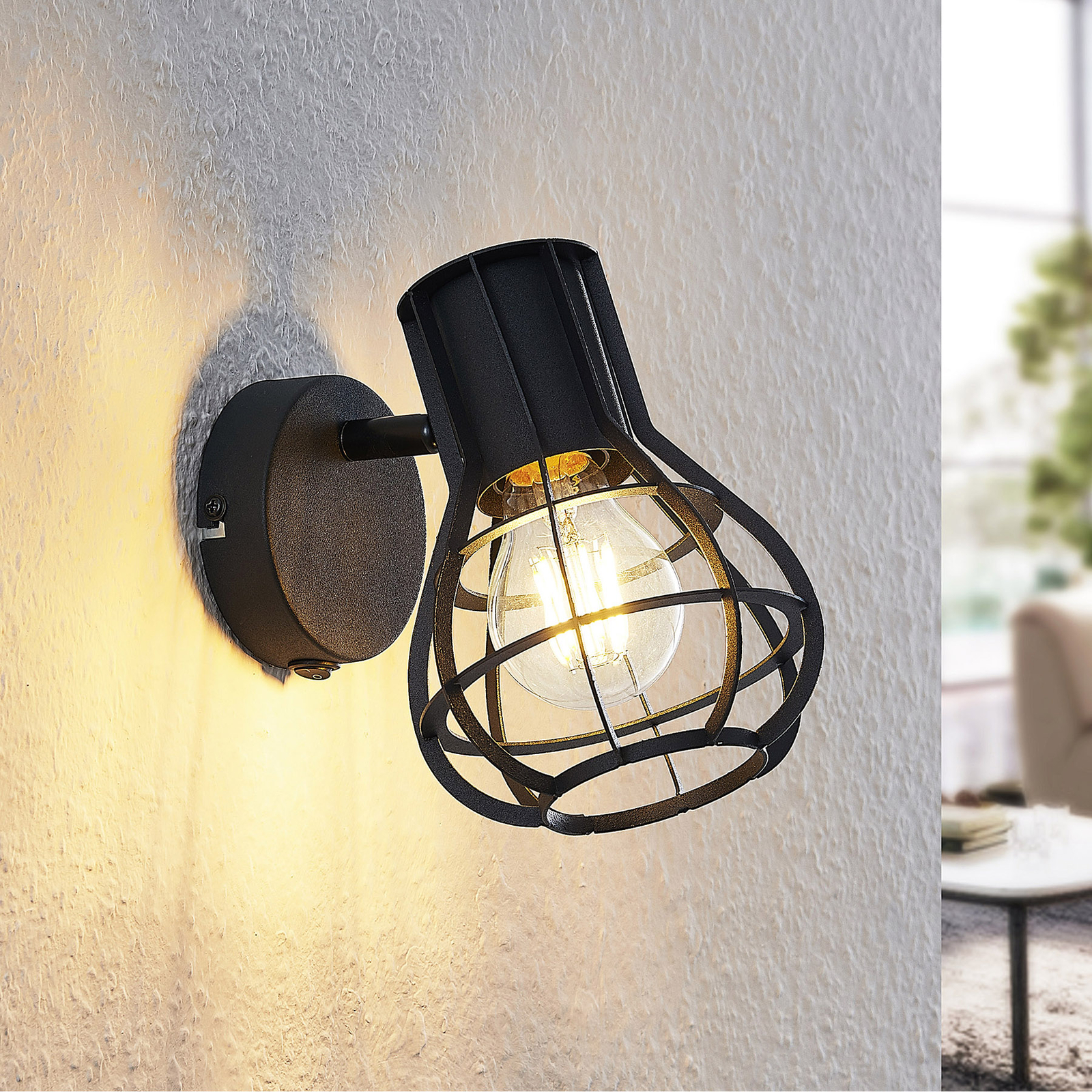 Lindby Nurja wall spotlight, black