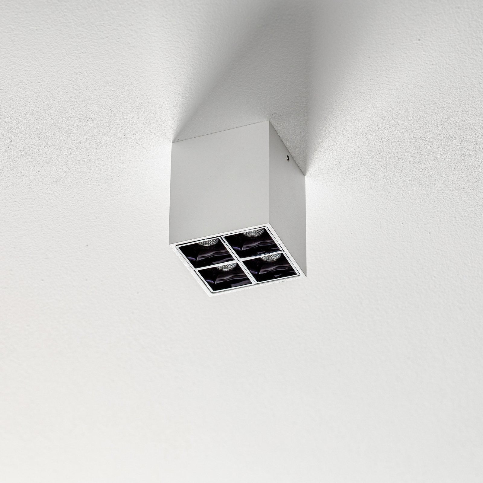 Liro LED ceiling spotlight white/black 34° 2,700 K