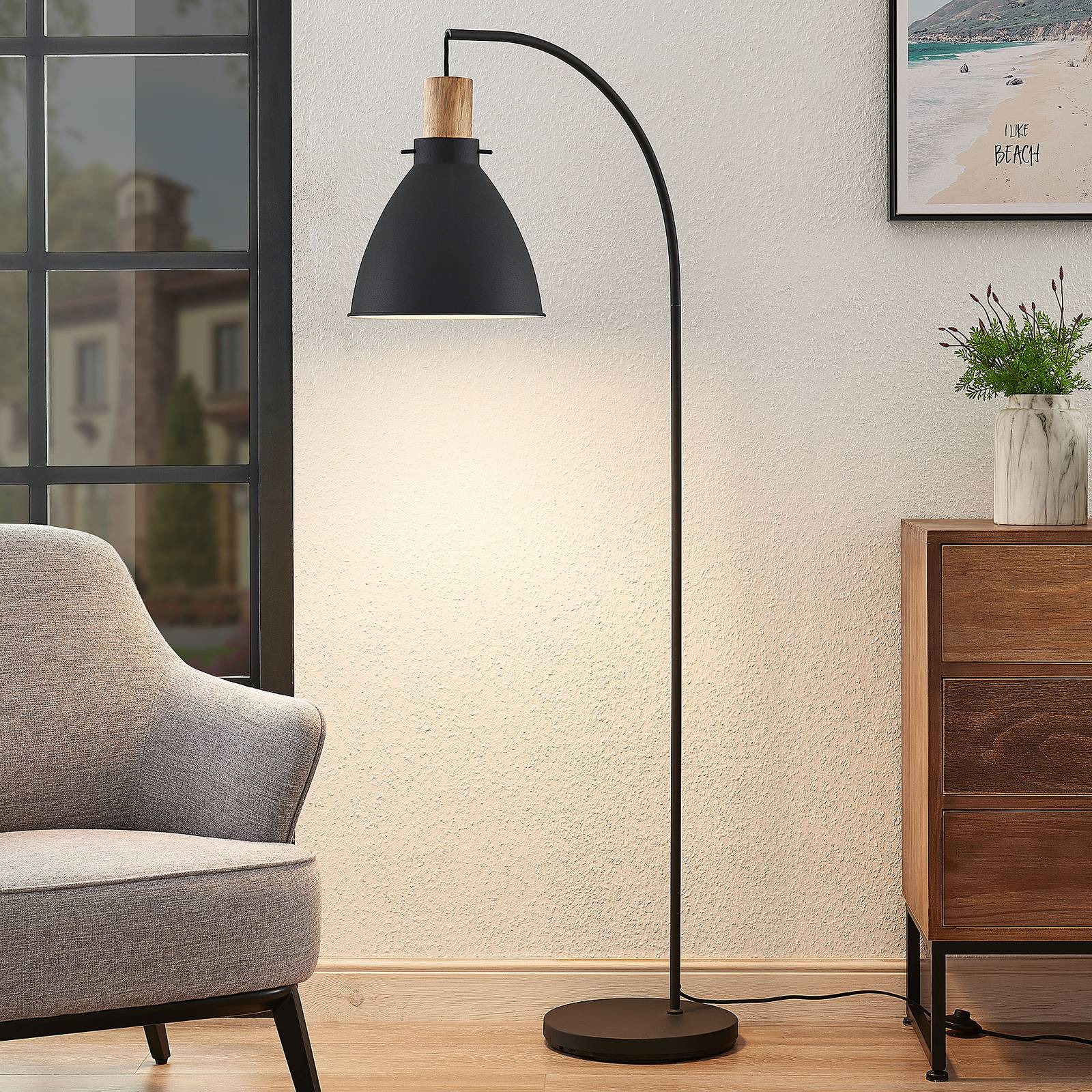 Lindby Trebale floor lamp with wood detail, for Living / Dining Room, iron, eucalyptus wood, E27, 60 W, energy efficiency: A++, W: 28 cm, H: 154 cm
