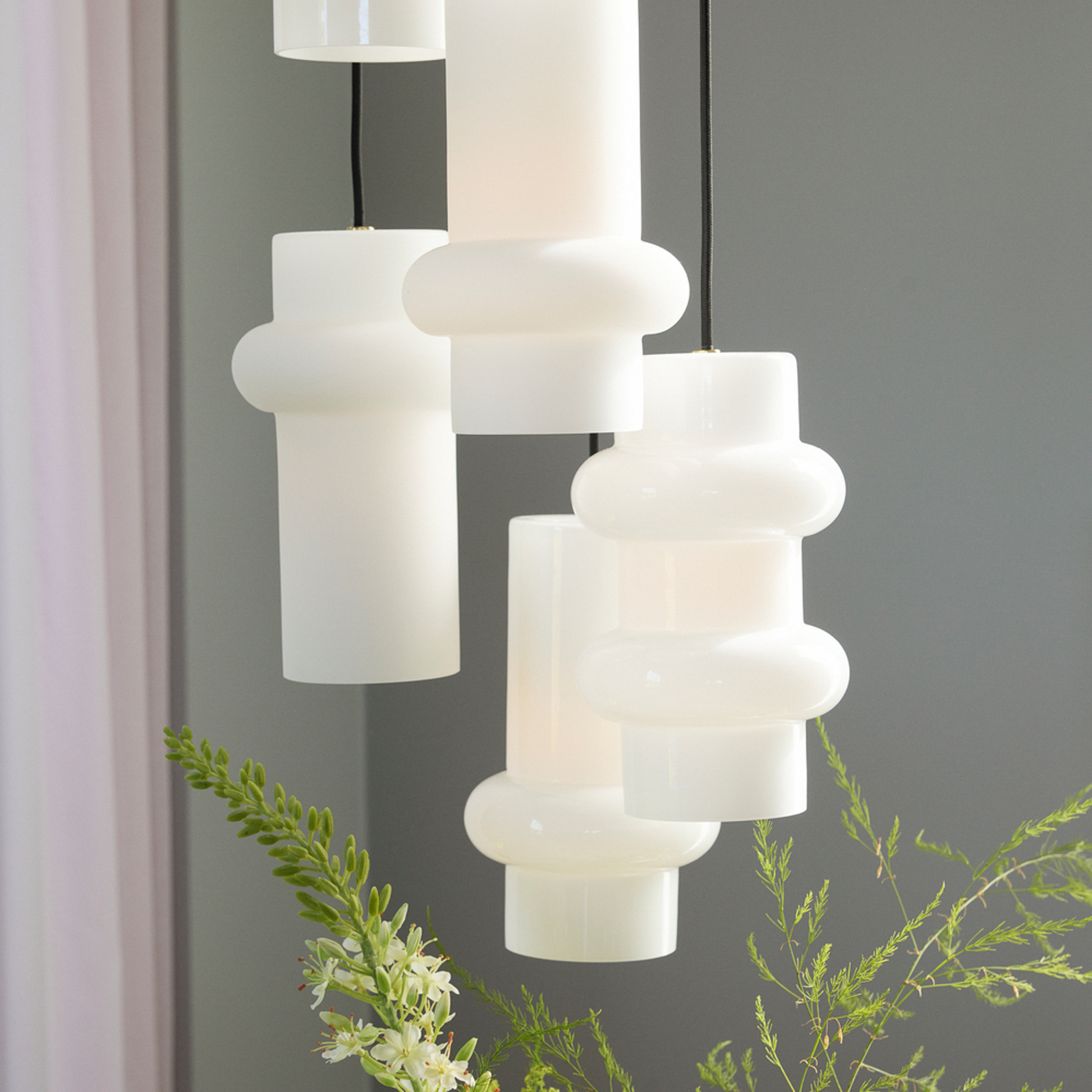 Pilule Up hänglampa, vit blank, Ø 15 cm – HÜBSCH