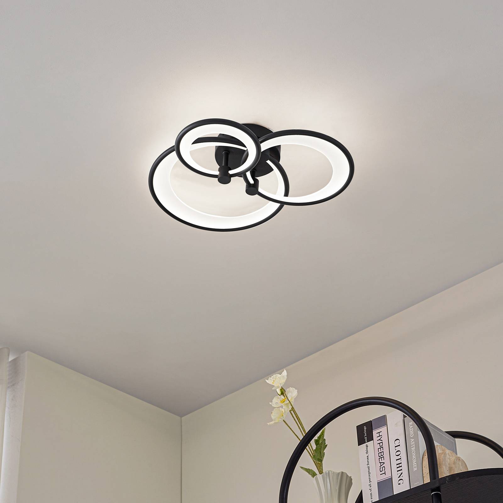 Lampa sufitowa LED Lindby Sorma, czarna, CCT, ściemniany