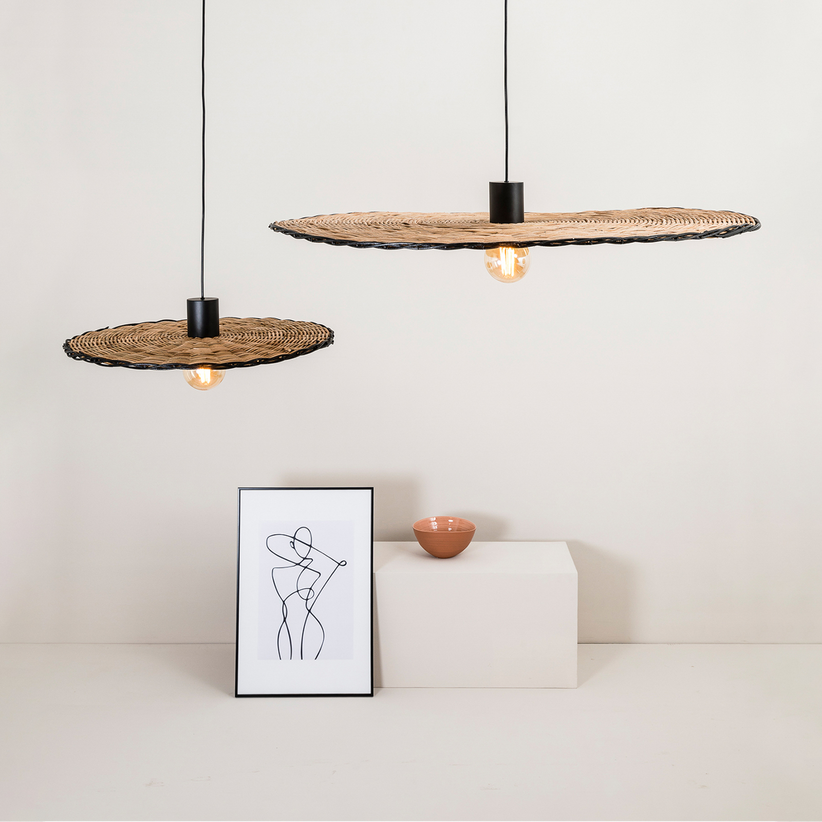 Lámpara colgante Costas, pantalla de ratán basculante, Ø 100cm