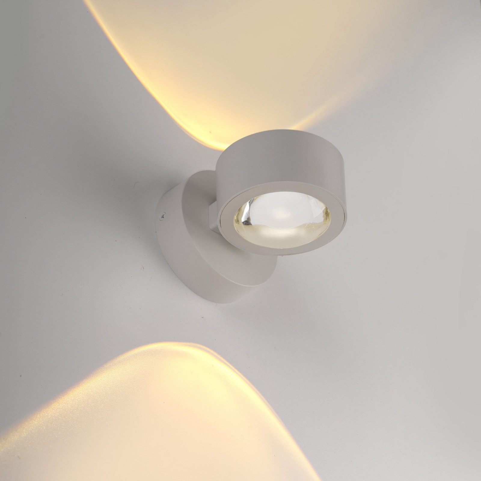 JUST LIGHT. LED wandlamp op accu Chia, zand, ijzer, 3.000 K