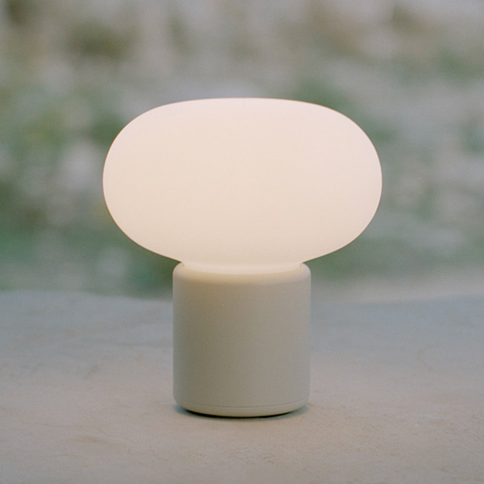 Karl-Johan Portable Bordlampe IP65 Light Grey New Works - Terrasse - Design - Plastik - Med skærm