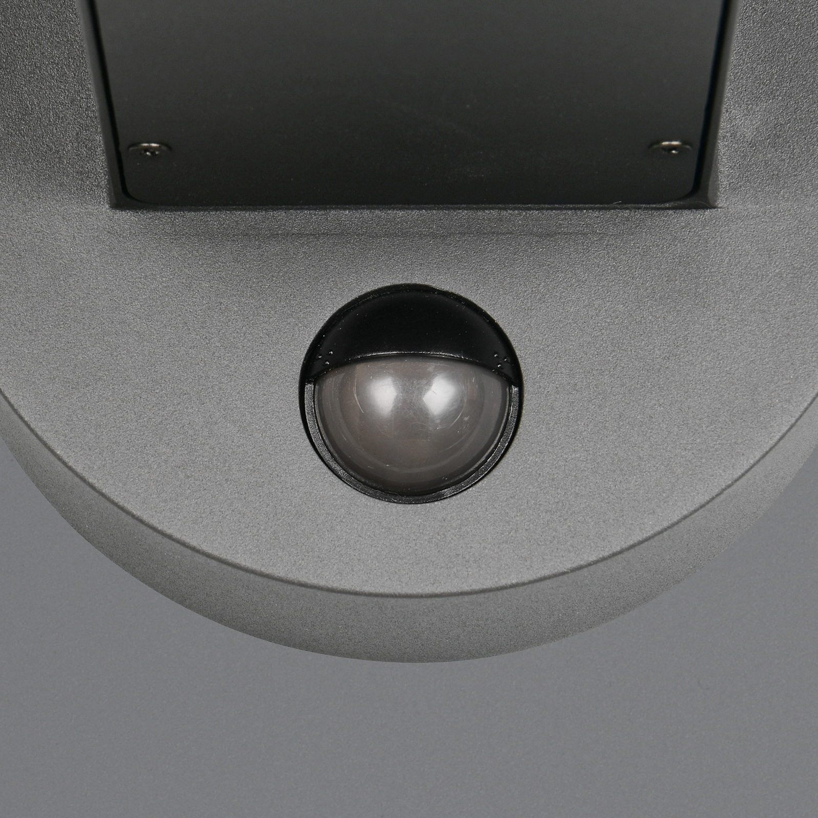 Außenwandleuchte Fraser Sensor, grau/Holzoptik, Alu IP54 E27