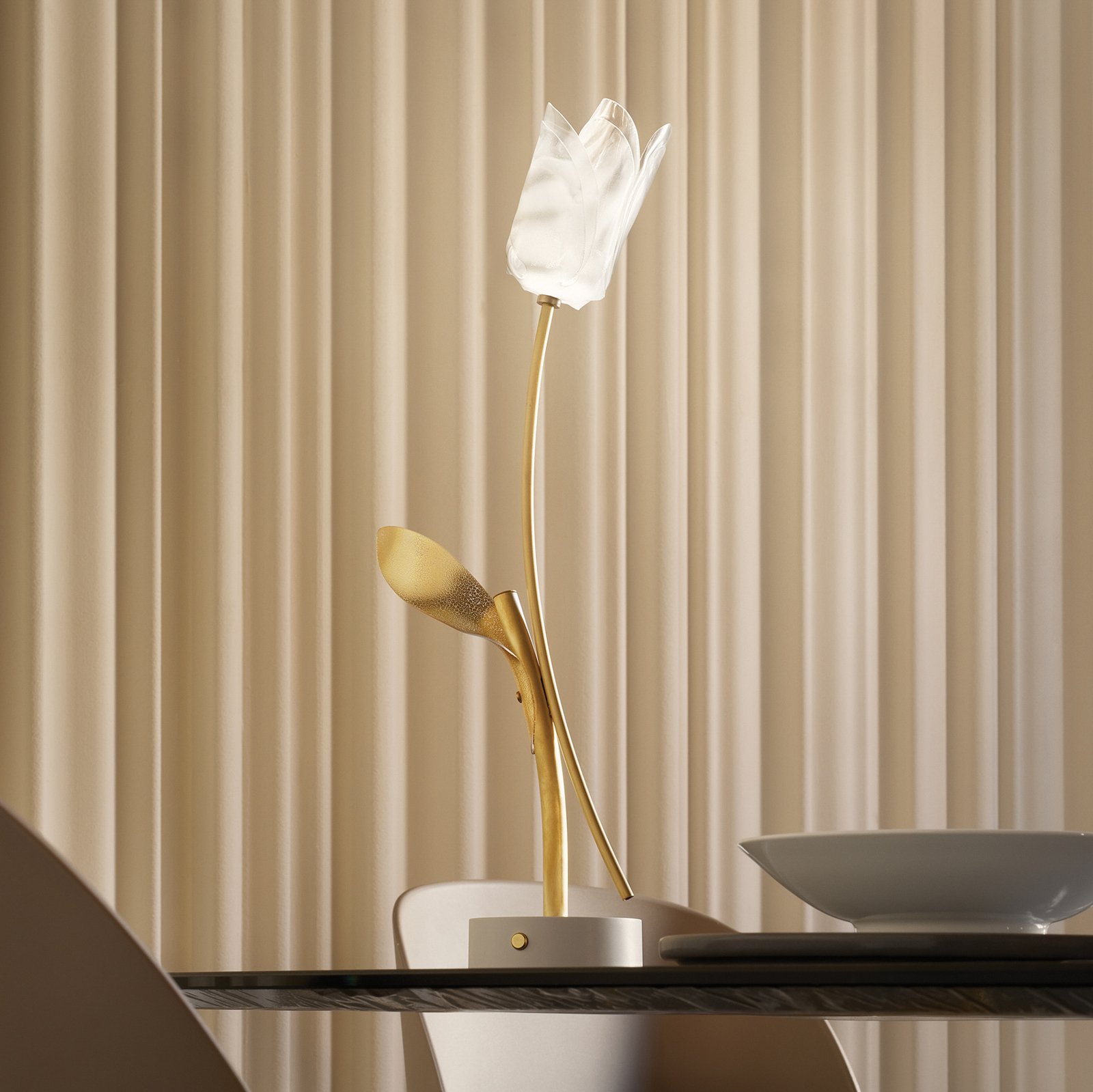 Akumulatorowa lampa stołowa LED Tulip, biała podstawa