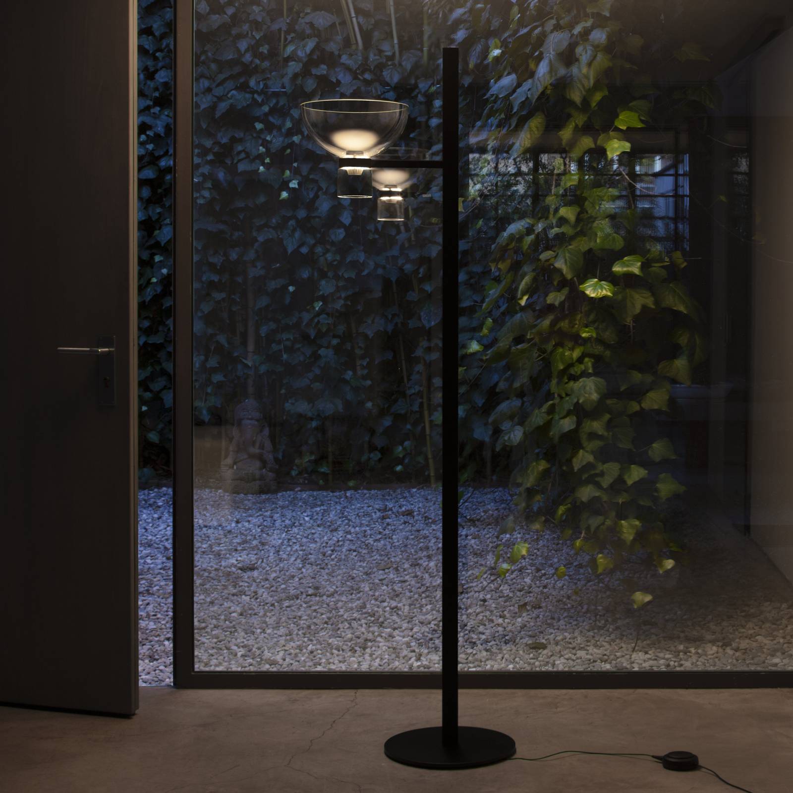 LED stojacia lampa Flos Nocturne F1 Bowl, čierna, výška 206 cm