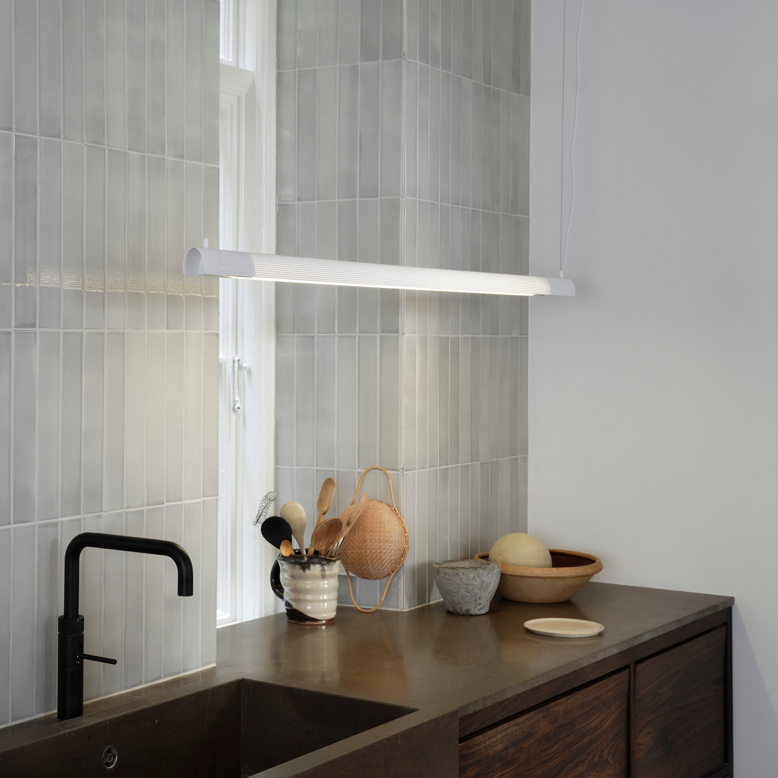 Suspension Radent, blanche, longueur 138 cm, acier, G13 - GEJST