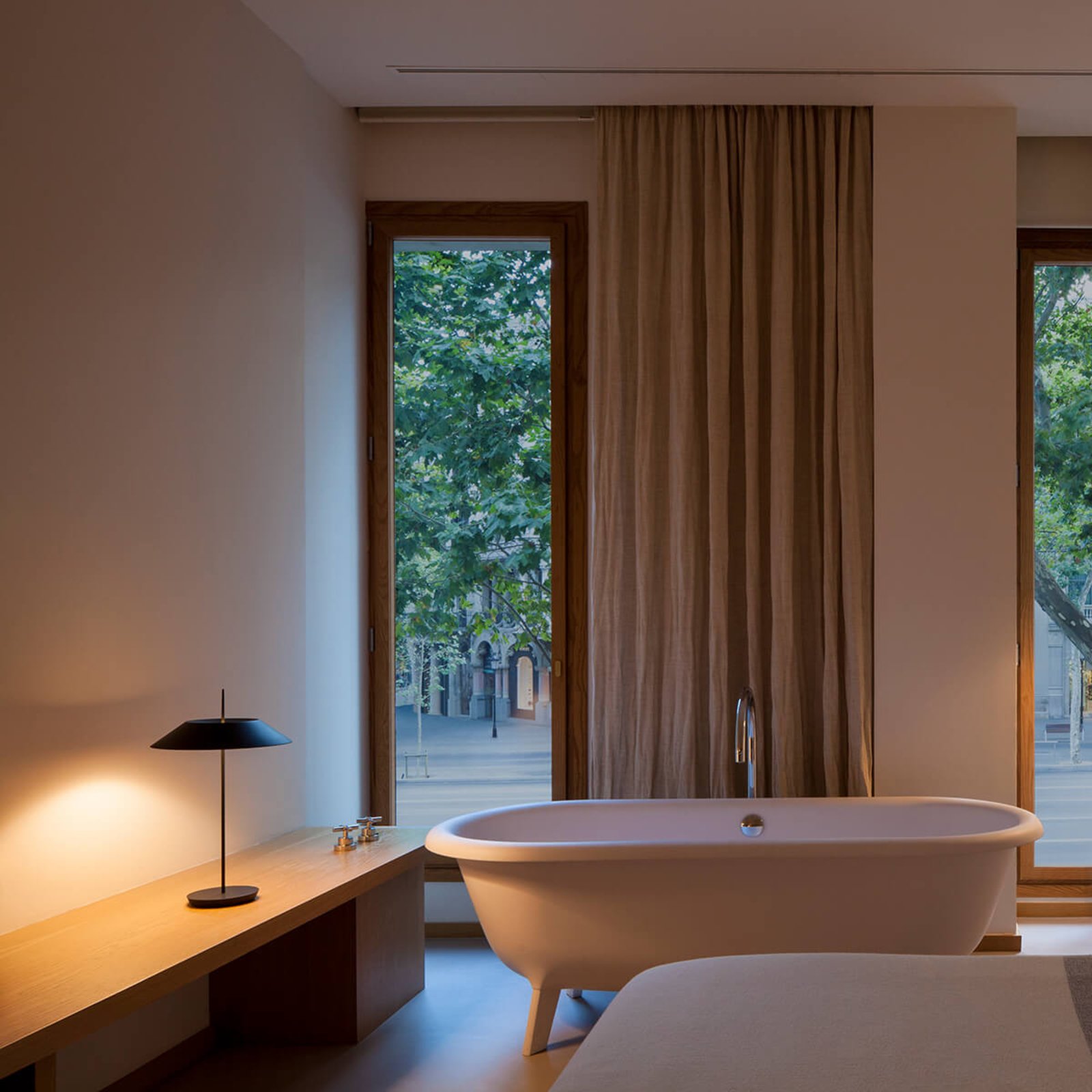 Mayfair LED-Tischlampe, graphitgrau - Vibia Mayfair LED-Tischlampe, graphitgrau - Vibia