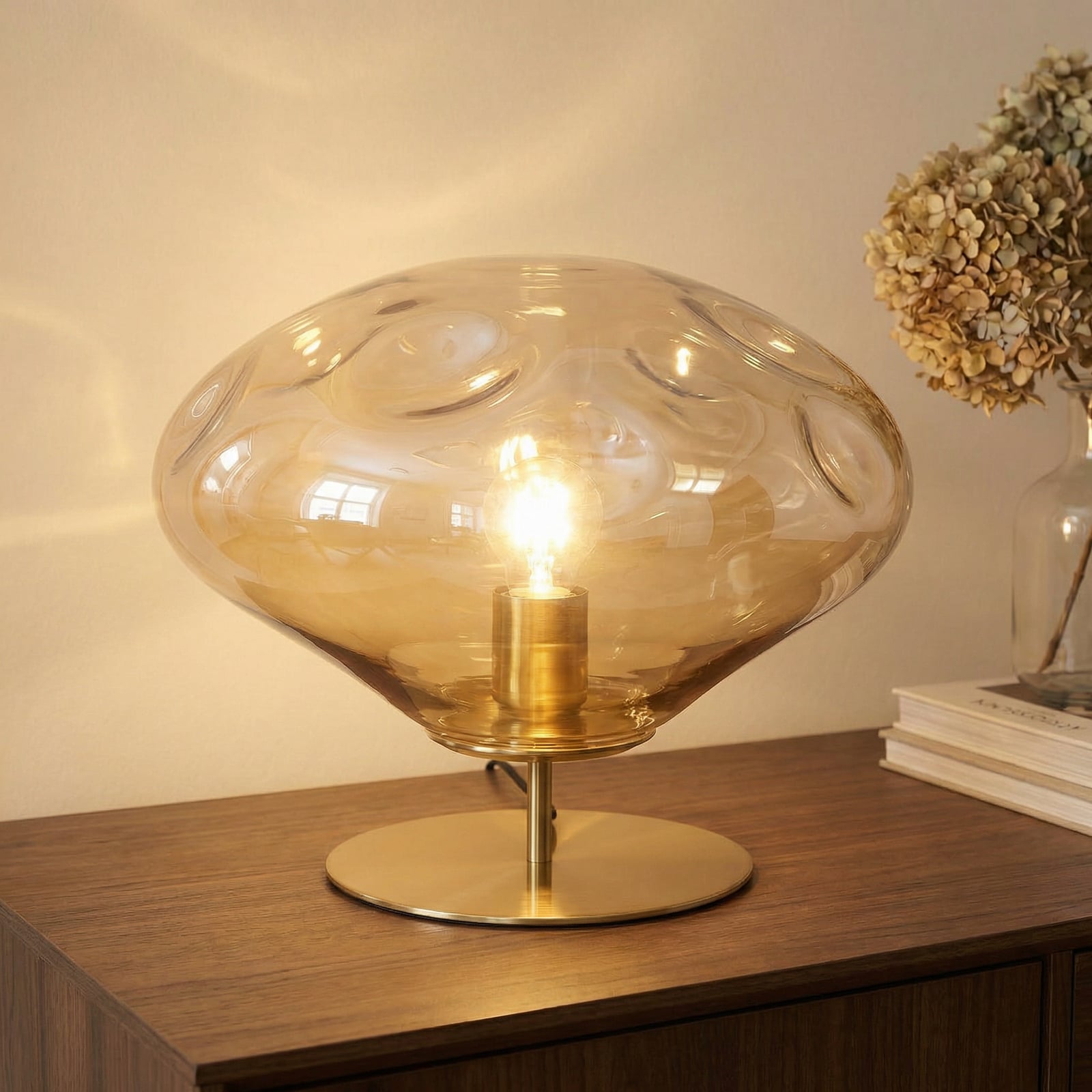 Lindby tafellamp Lelia, amber, glas, metaal, Ø 35 cm