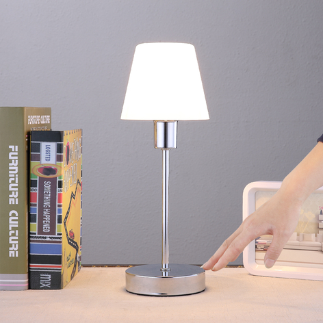Bordslampa Sascha med glasskärm
