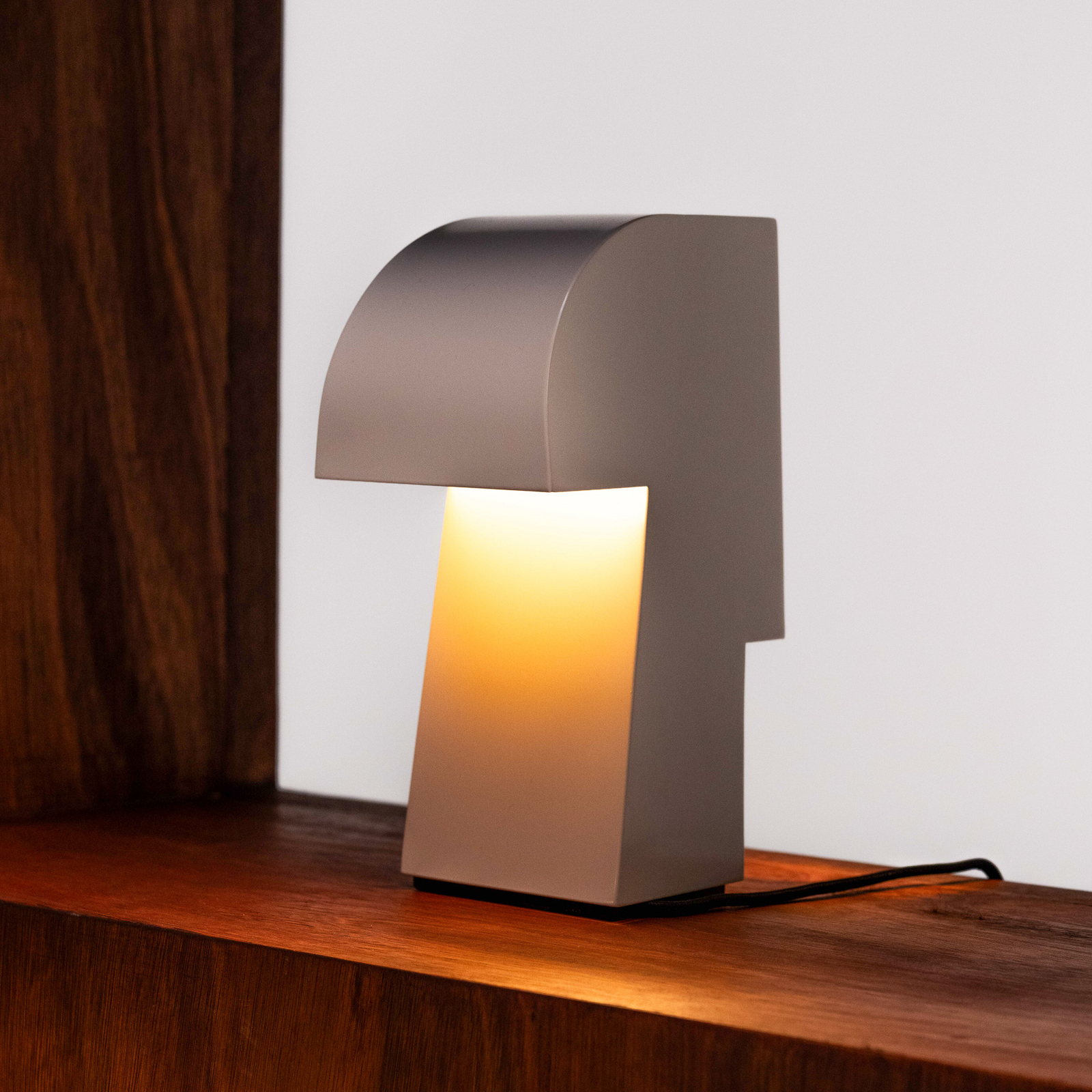SAND NIZOU bordlampe, beige, stål, højde 27 cm, E27 – Serax SAND NIZOU bordlampe, beige, stål, højde 27 cm, E27 – Serax