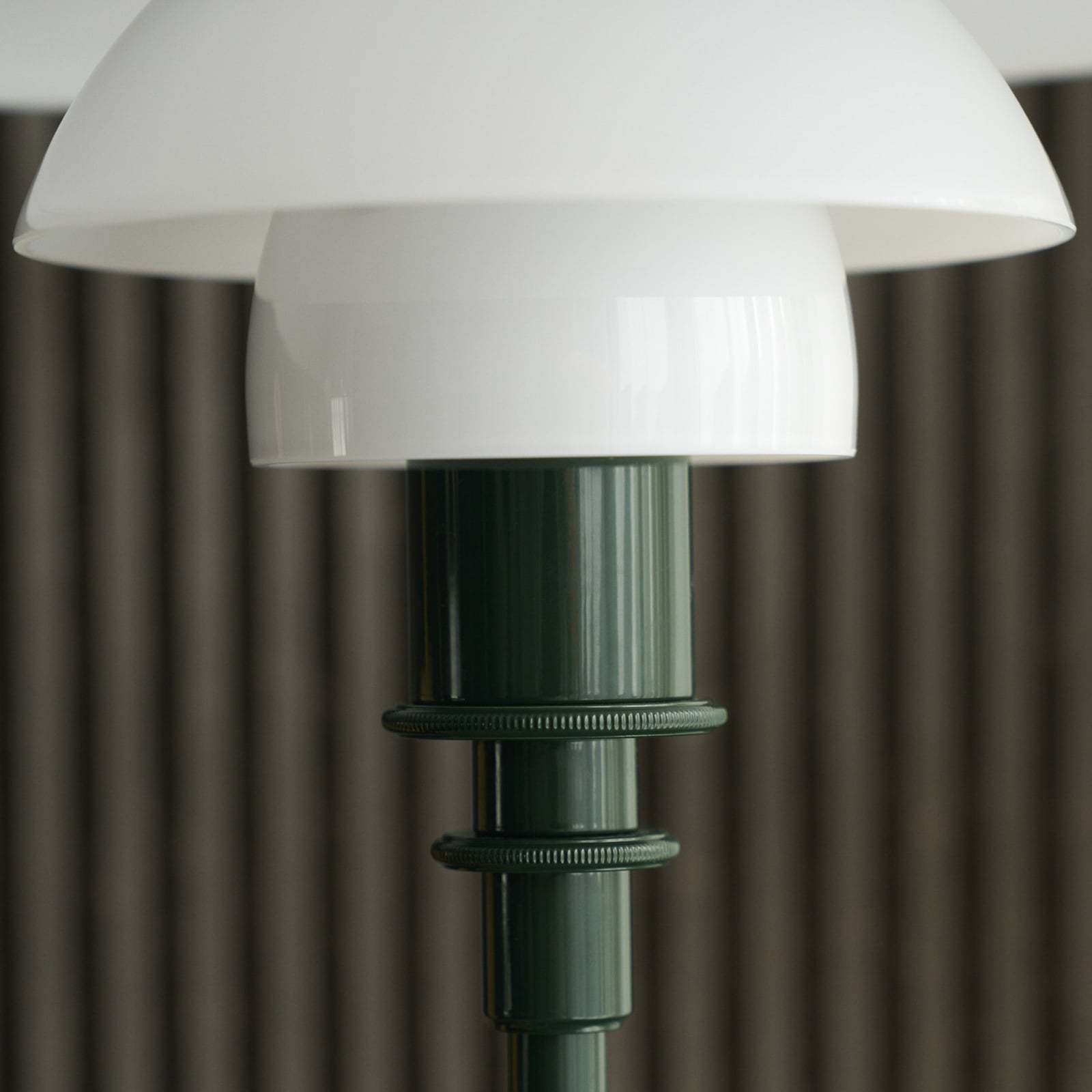 PH 3/2 pöytälamppu, tummanvihreä, Ø 28 cm – Louis Poulsen