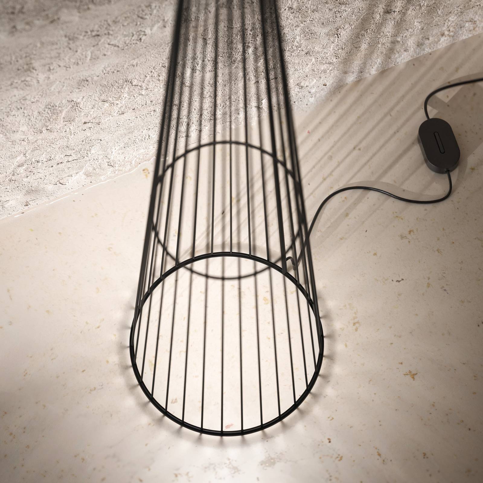 Karman Lampa stojąca LED Ikonika, czarna, wysokość 180 cm, metal