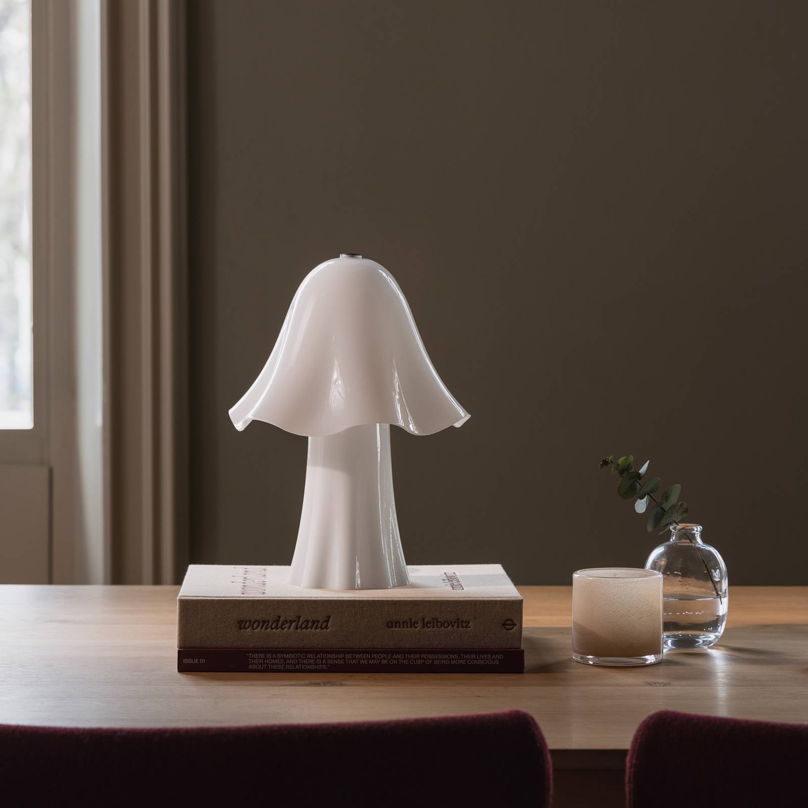 Lampa stołowa Globen Lighting „Bello” – biała, wysokość 30 cm, szkło/metal