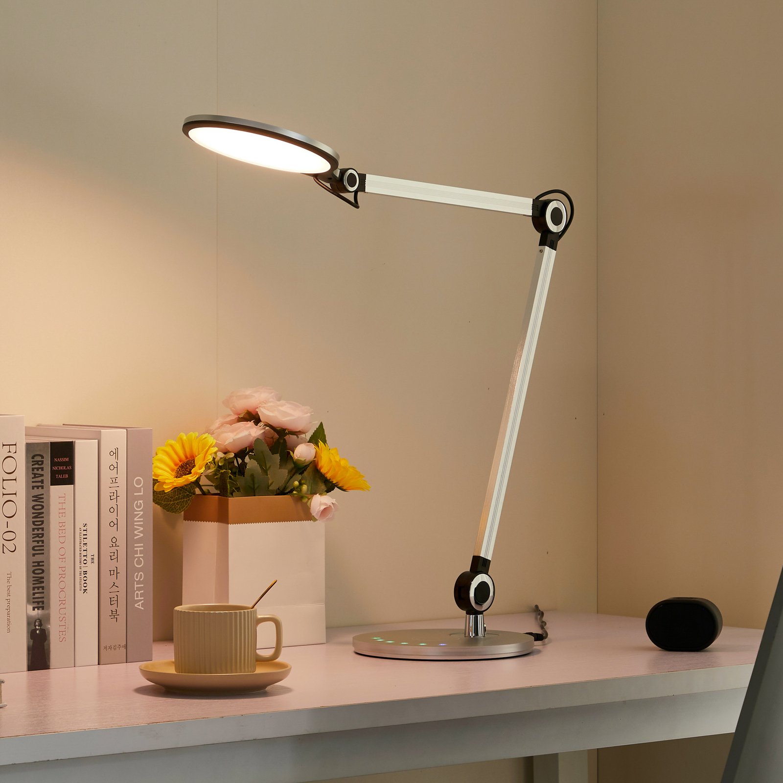 Stolná LED lampa Lindby Nyxaris, CCT, strieborná