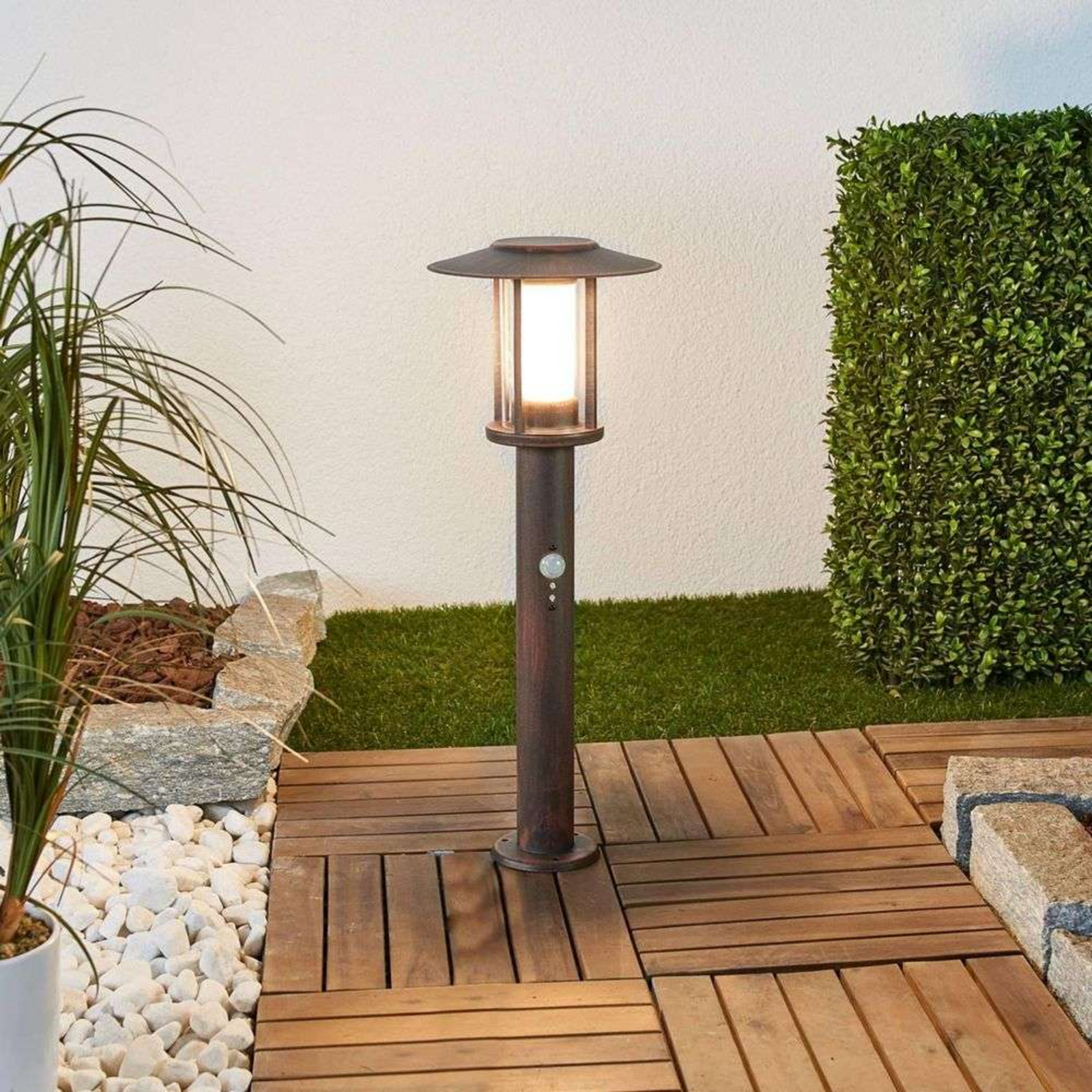 Pavlos LED Garten Leuchte w/Sensor Rust - Lindby