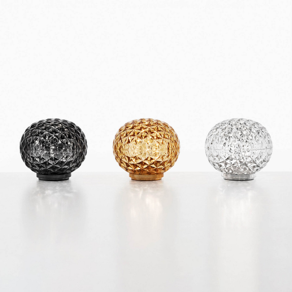 Kartell Mini Planet Battery Bordslampa Crystal, transparent från Kartell