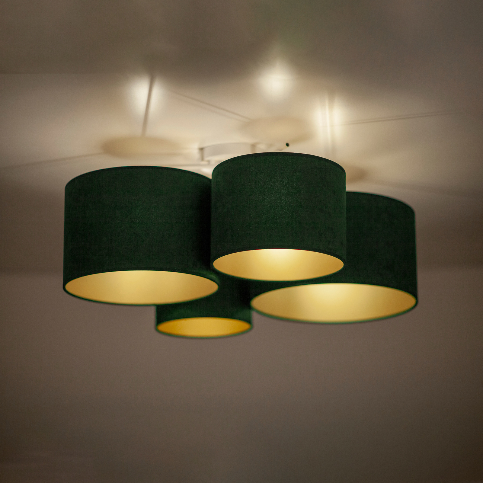 Euluna Lodge taklampa, 4 lampor, grön/guld