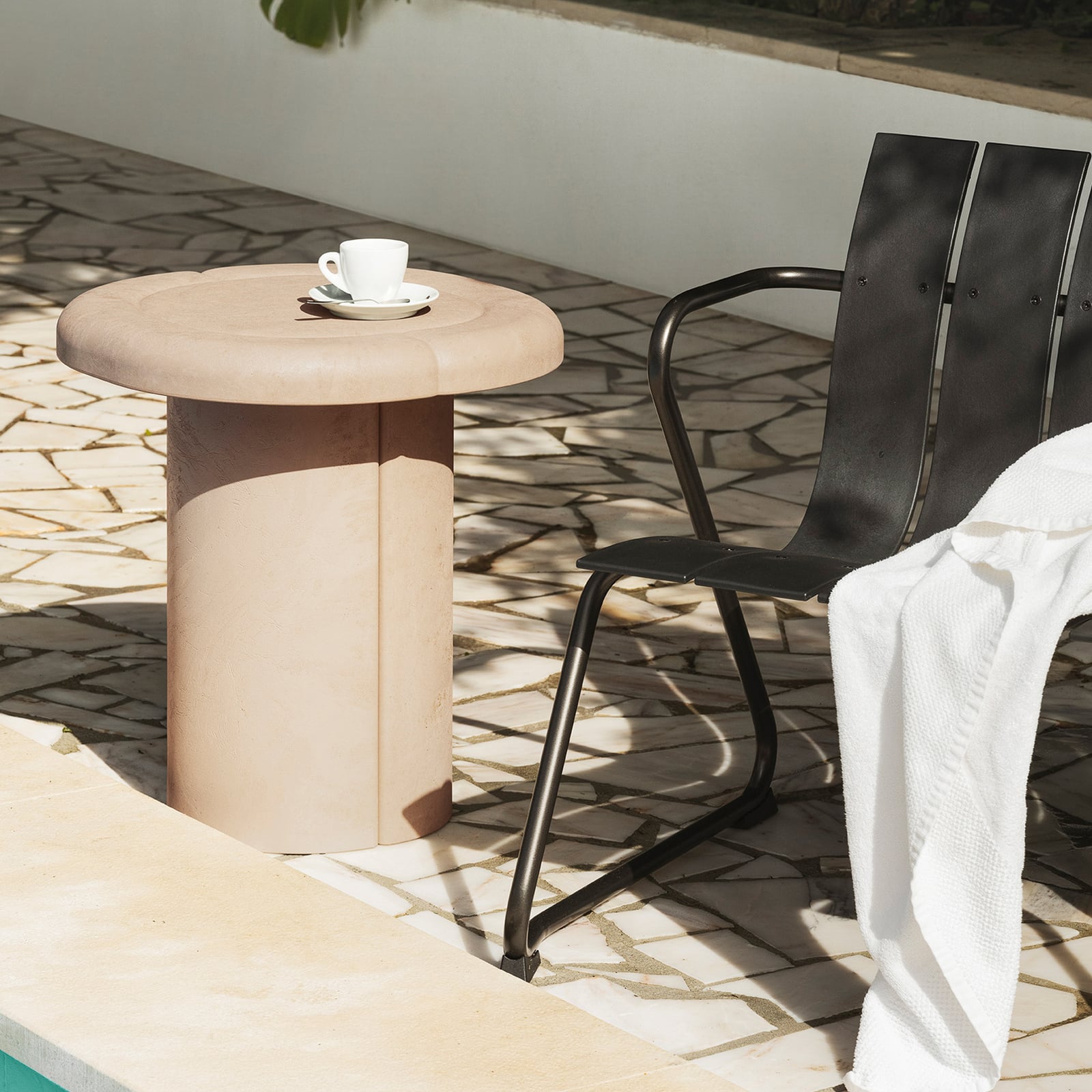 Chaise OCEAN, noire, plastique, hauteur 81 cm - Mater Chaise OCEAN, noire, plastique, hauteur 81 cm - Mater