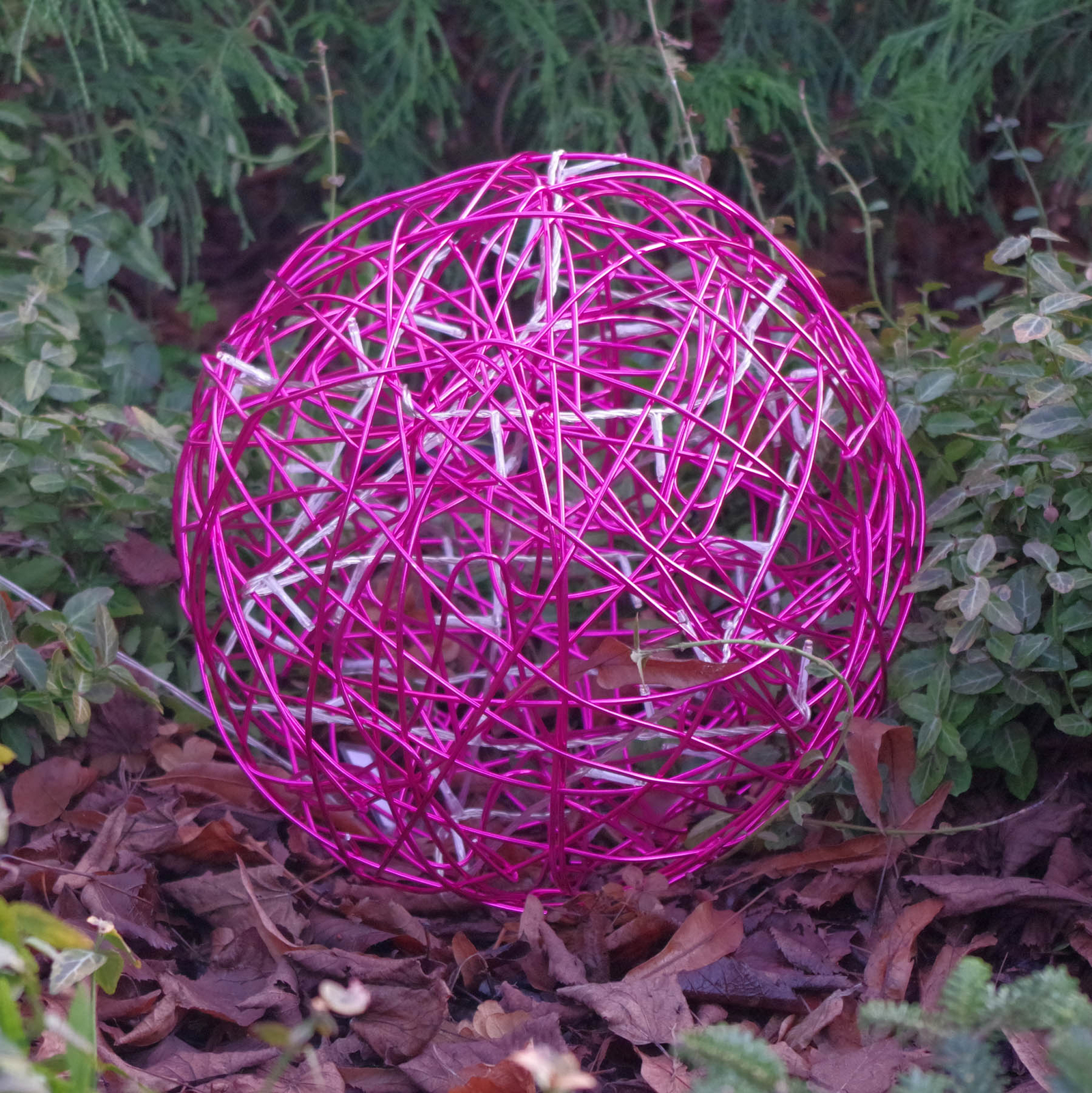LED 3D muotoilupallo Galax Fun, Ø 30 cm, fuksianpunainen