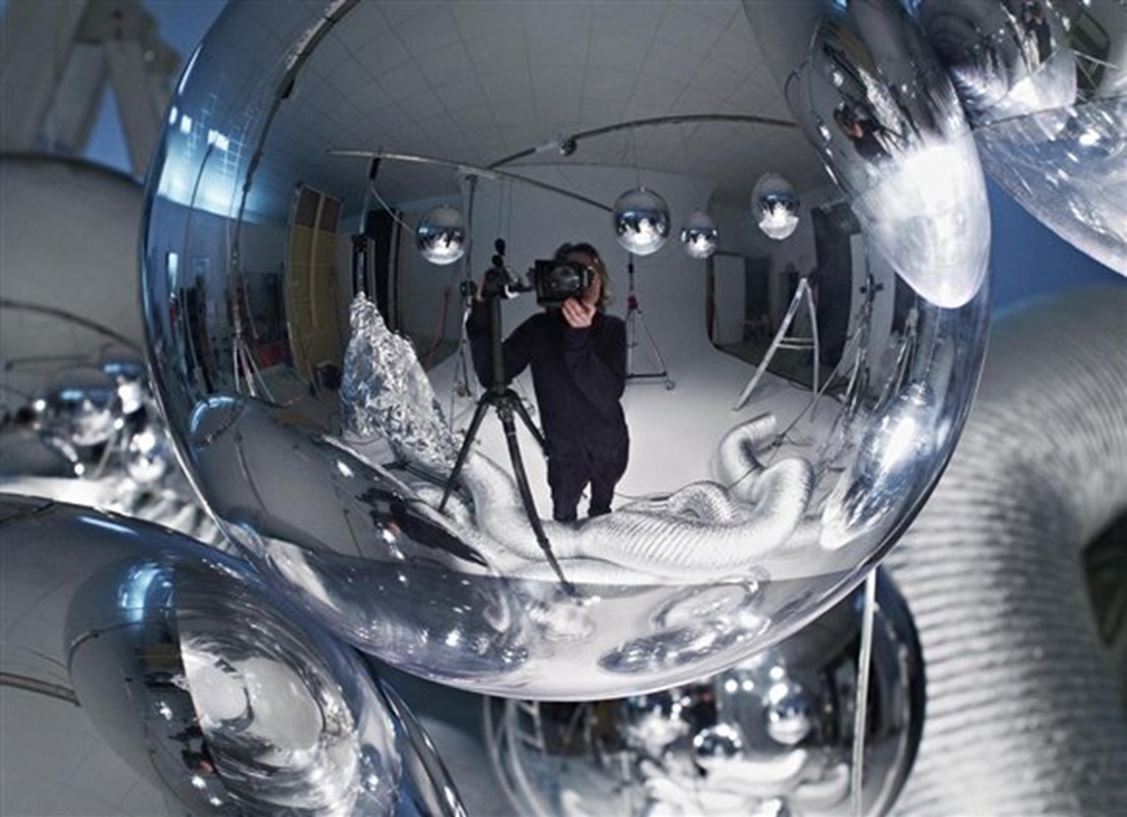 Mirror Ball 50 LED Suspension Chrome - Tom Dixon