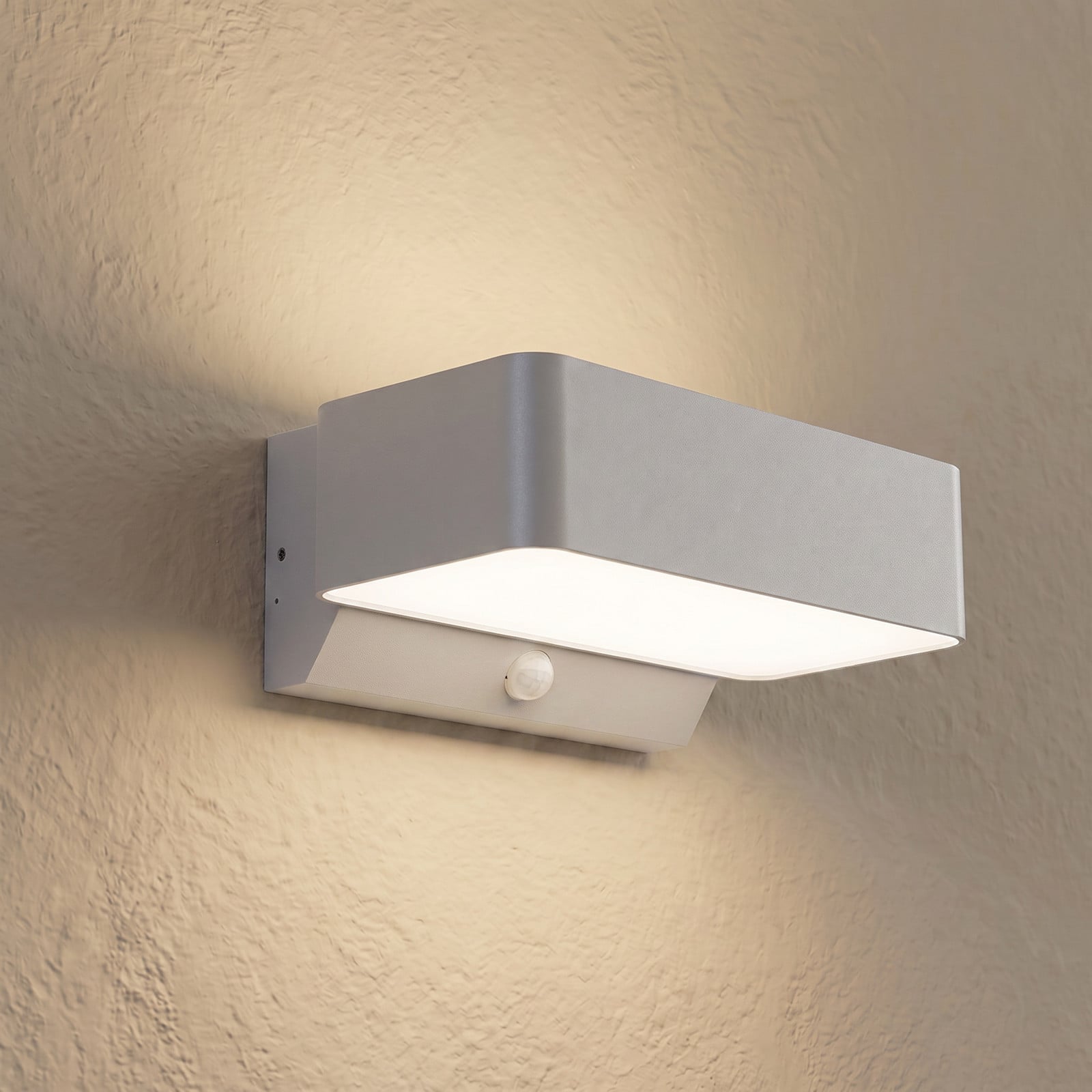 Applique d'extérieur LED Fando, argent, 22,5 cm, capteur, IP44 - Lindby - Aluminium - Angulaire