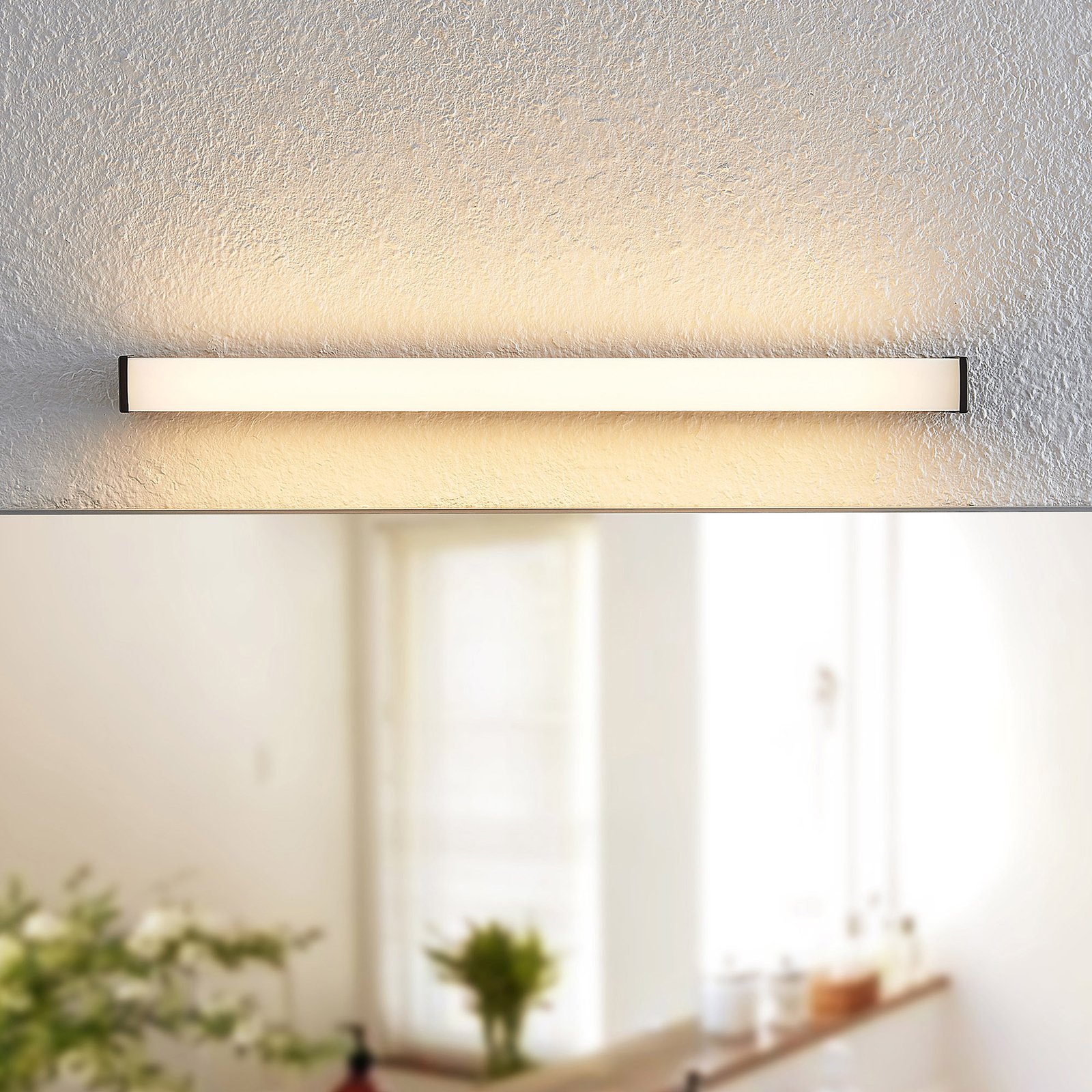 Lindby Ulisan LED fali lámpa fürdőbe, szögl 58,8cm