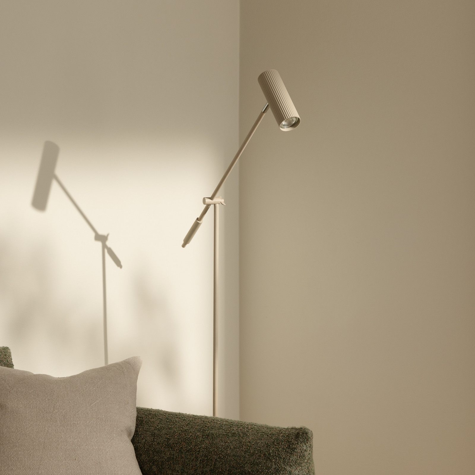 Globen Lighting lampadar Hubble READ bej metal - Camera de zi / sufragerie - Scandinavă