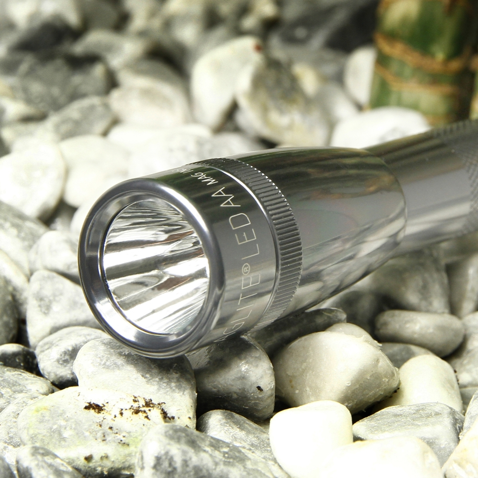 LED-taskulamppu Mini-Maglite, titaani