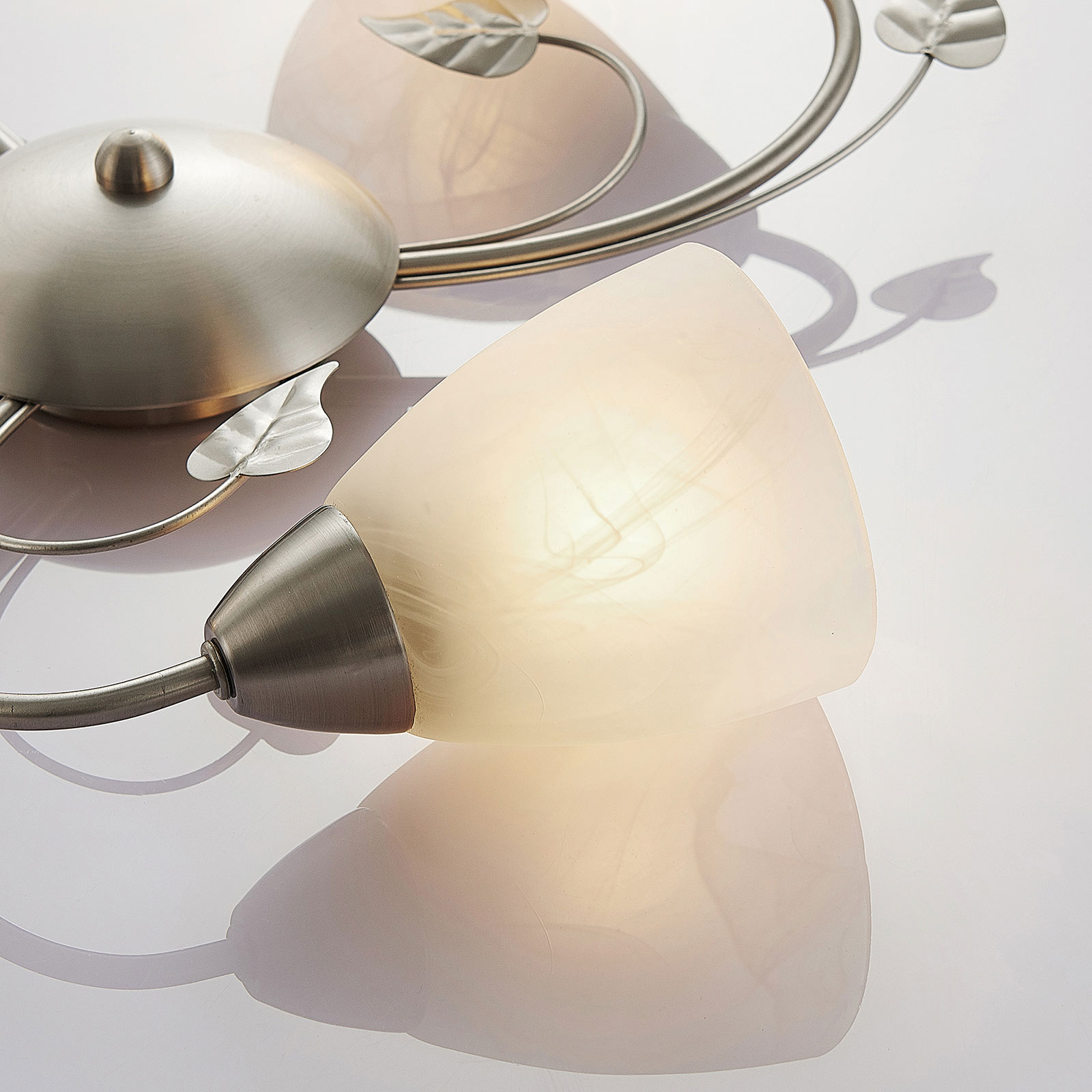 Lindby Deckenleuchte Yannie, 3-flg., 50cm, nickel/weiß, Glas