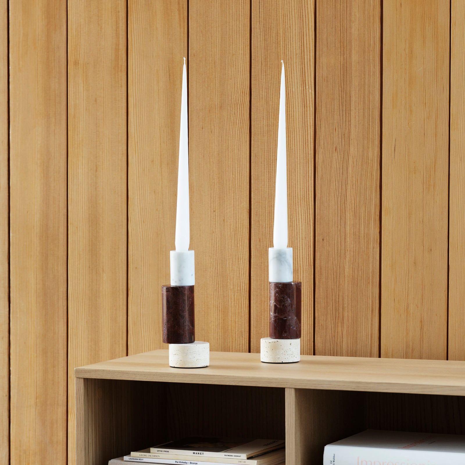 Sfeșnic Blox, roșu închis, 20 cm, marmură – Normann Copenhagen