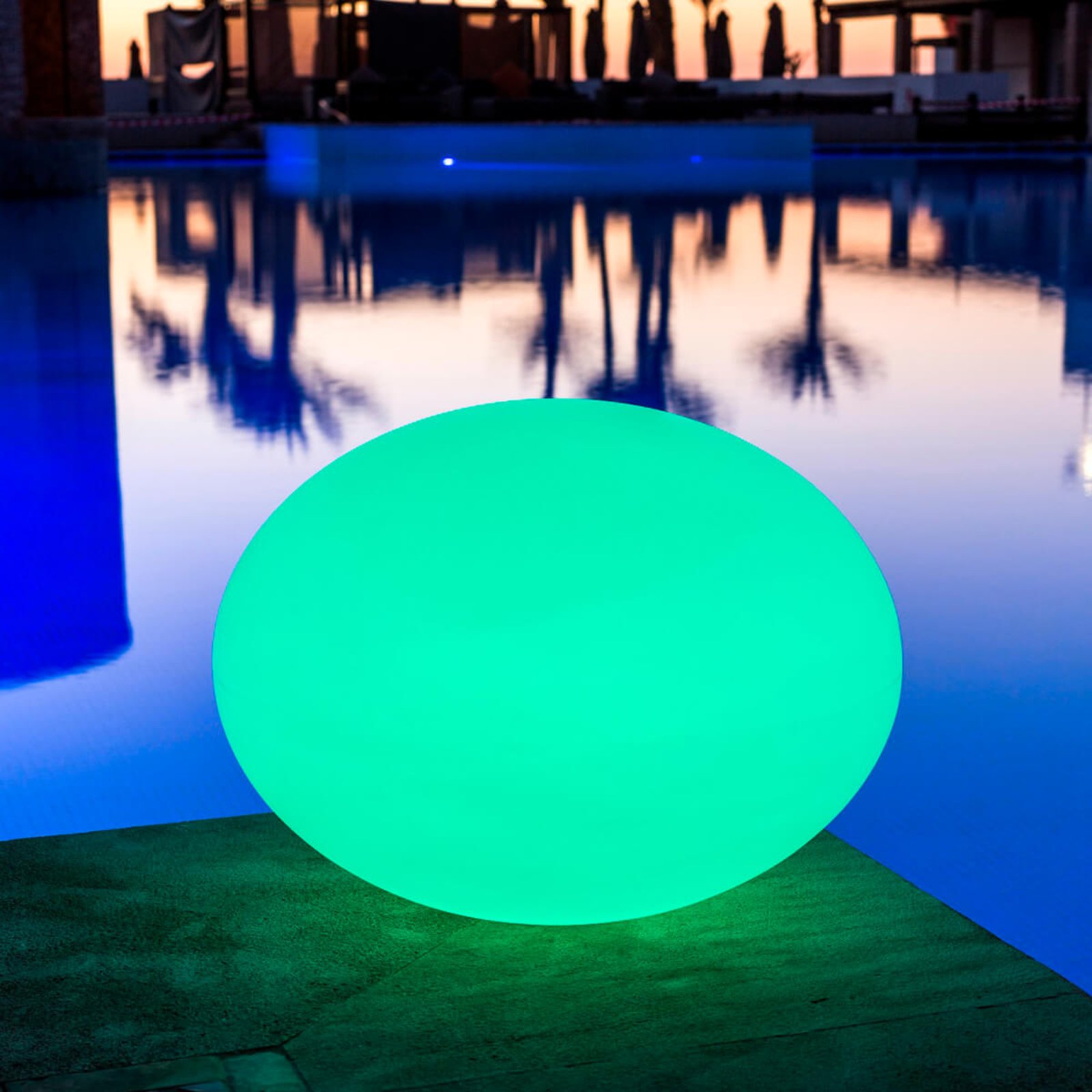 Kelluva LED-koristeellinen valo Flatball L