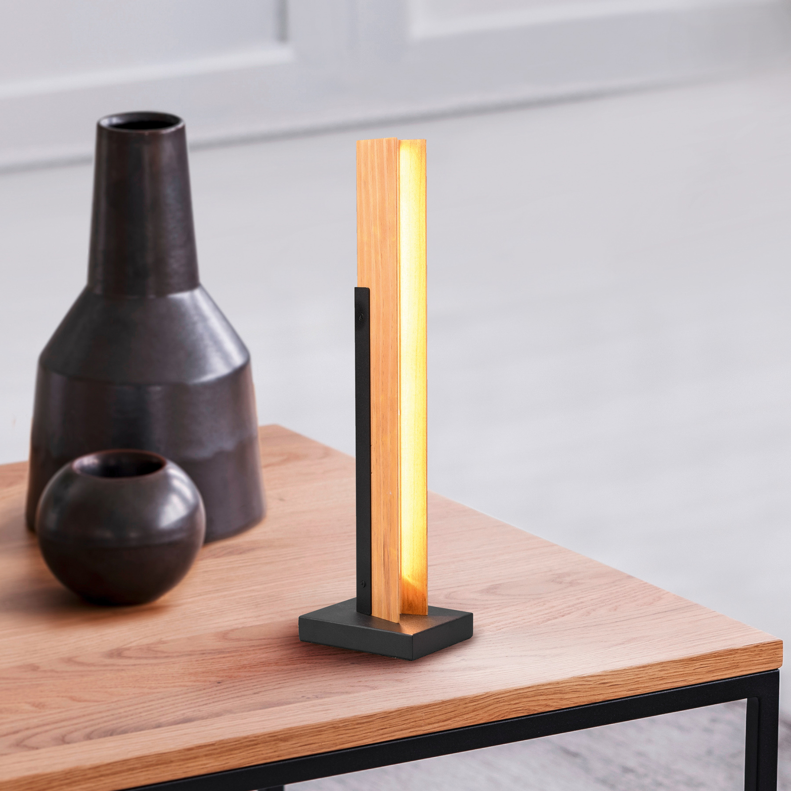 Lampe de table LED Kerala avec variateur tactile